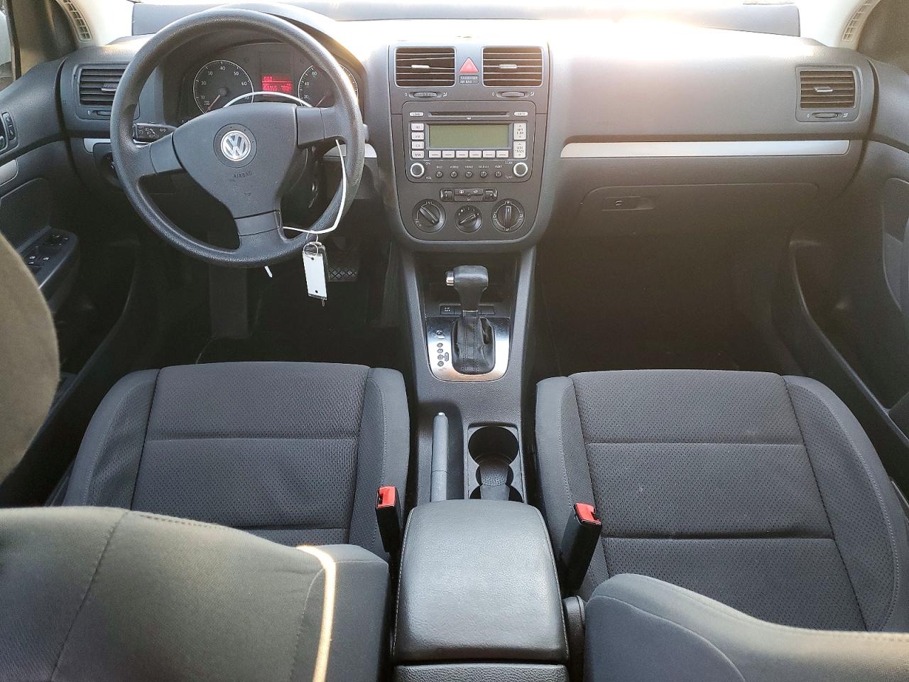 2009 Volkswagen Rabbit White vin: WVWDA71K99W024007