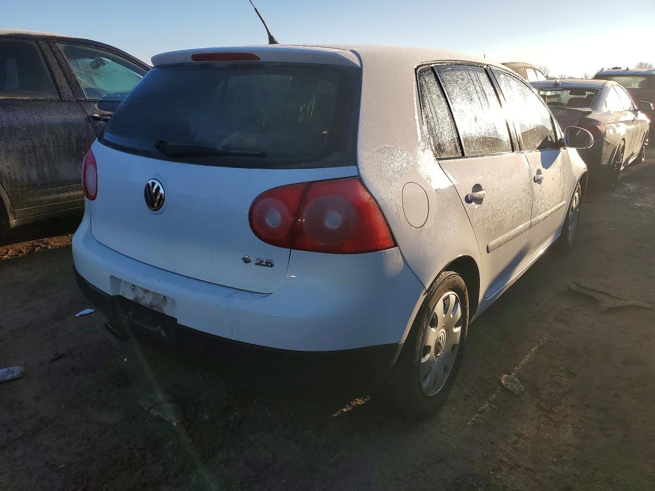 2009 Volkswagen Rabbit White vin: WVWDA71K99W024007