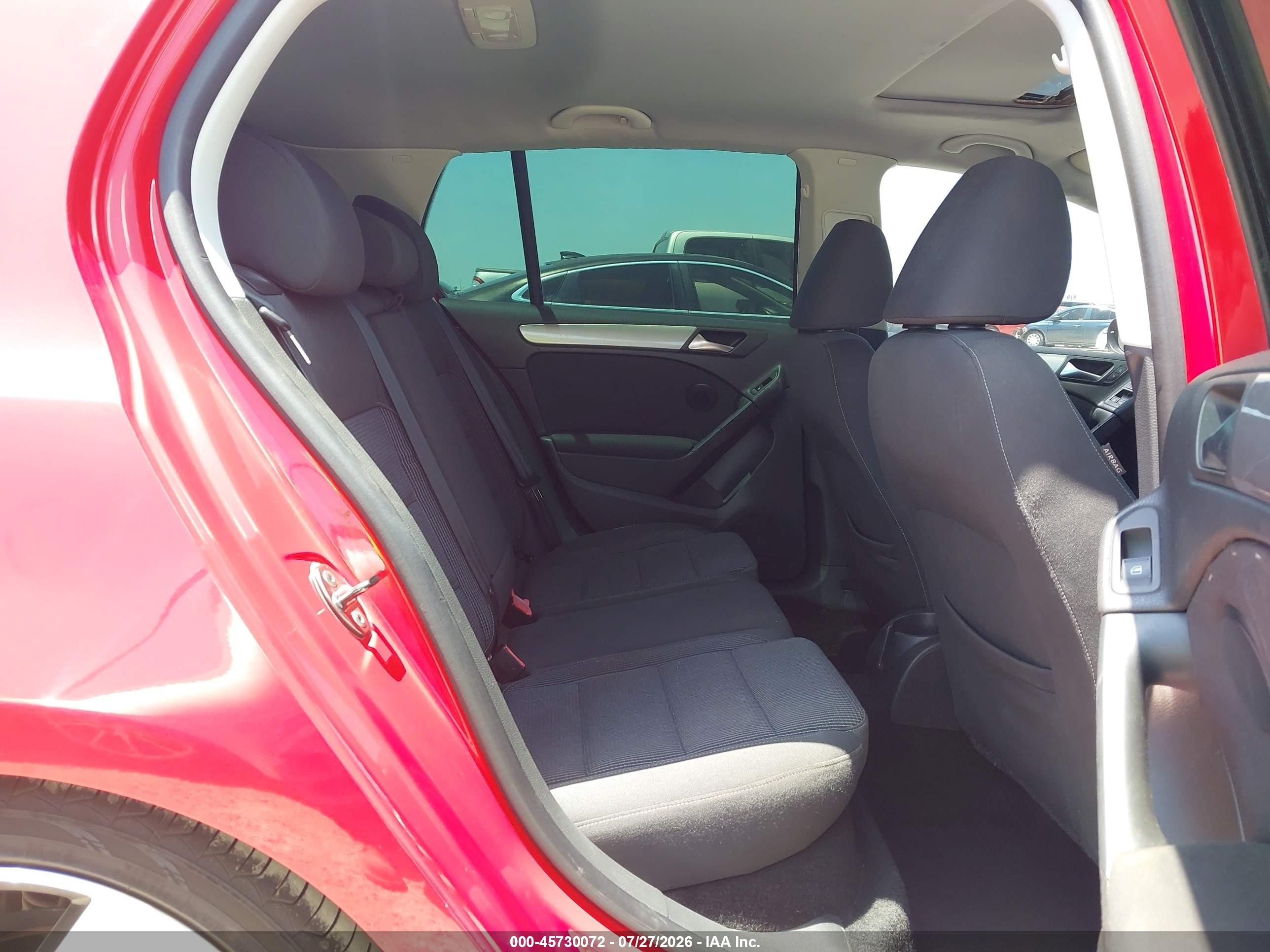 2011 Volkswagen Golf 2.5l 4-door Red vin: WVWDA7AJ4BW305306