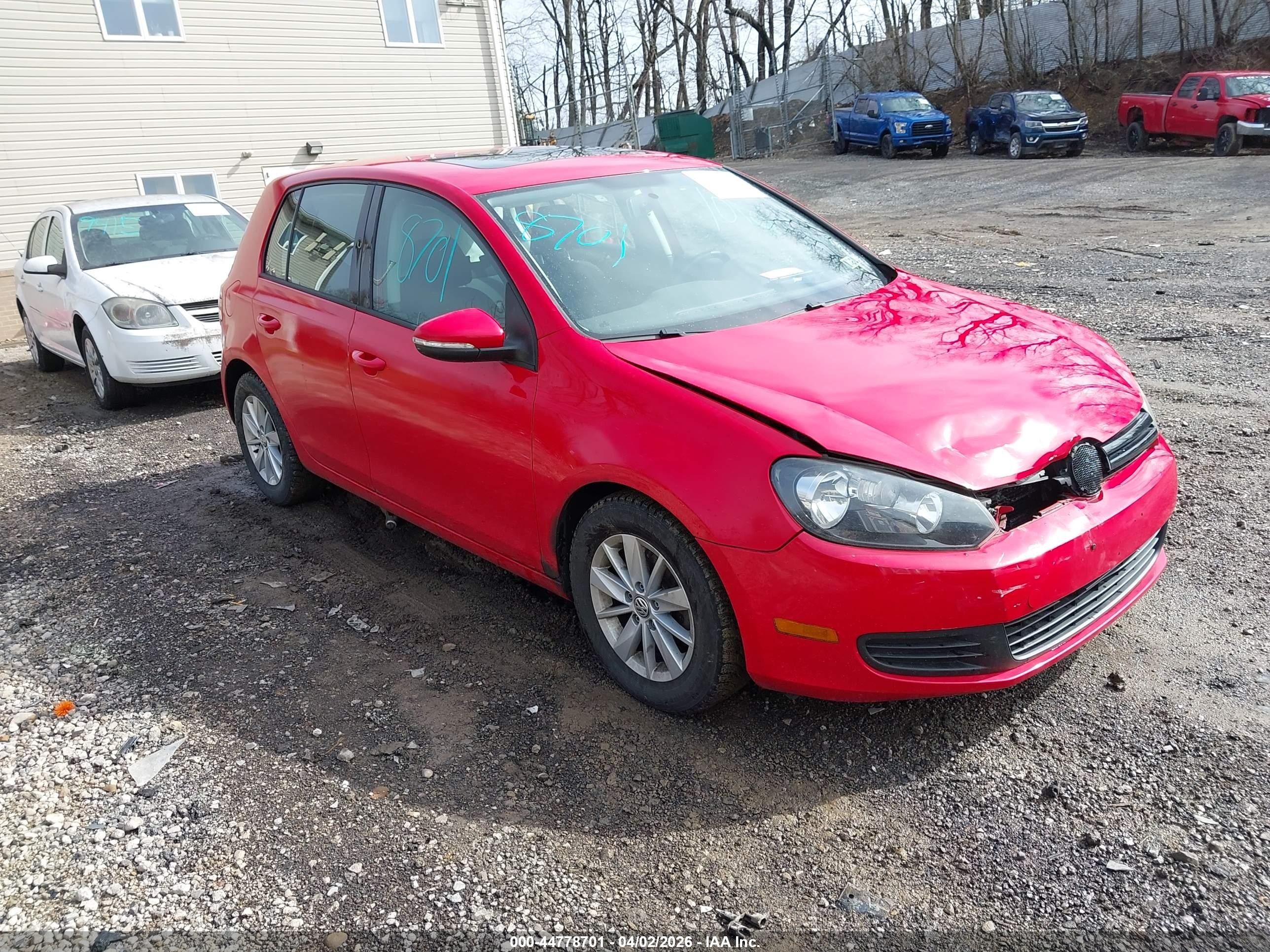 2010 Volkswagen Golf 4-door Red vin: WVWDA7AJ5AW242974