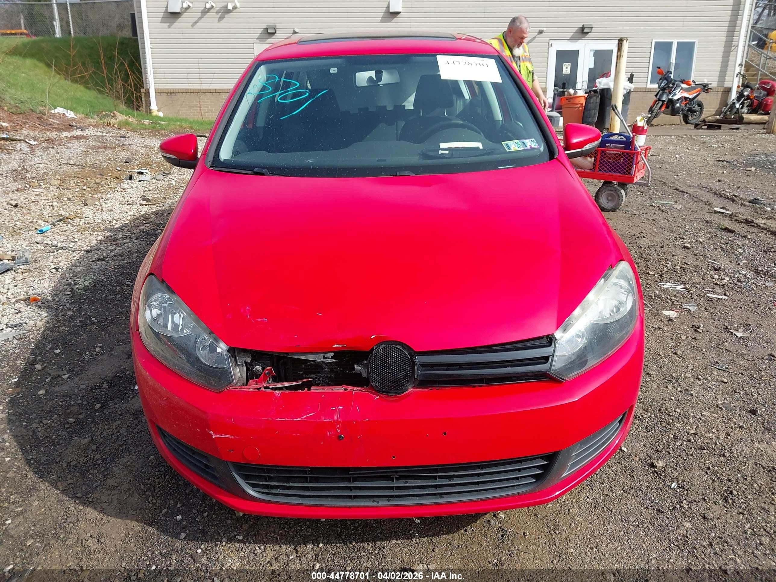 2010 Volkswagen Golf 4-door Red vin: WVWDA7AJ5AW242974