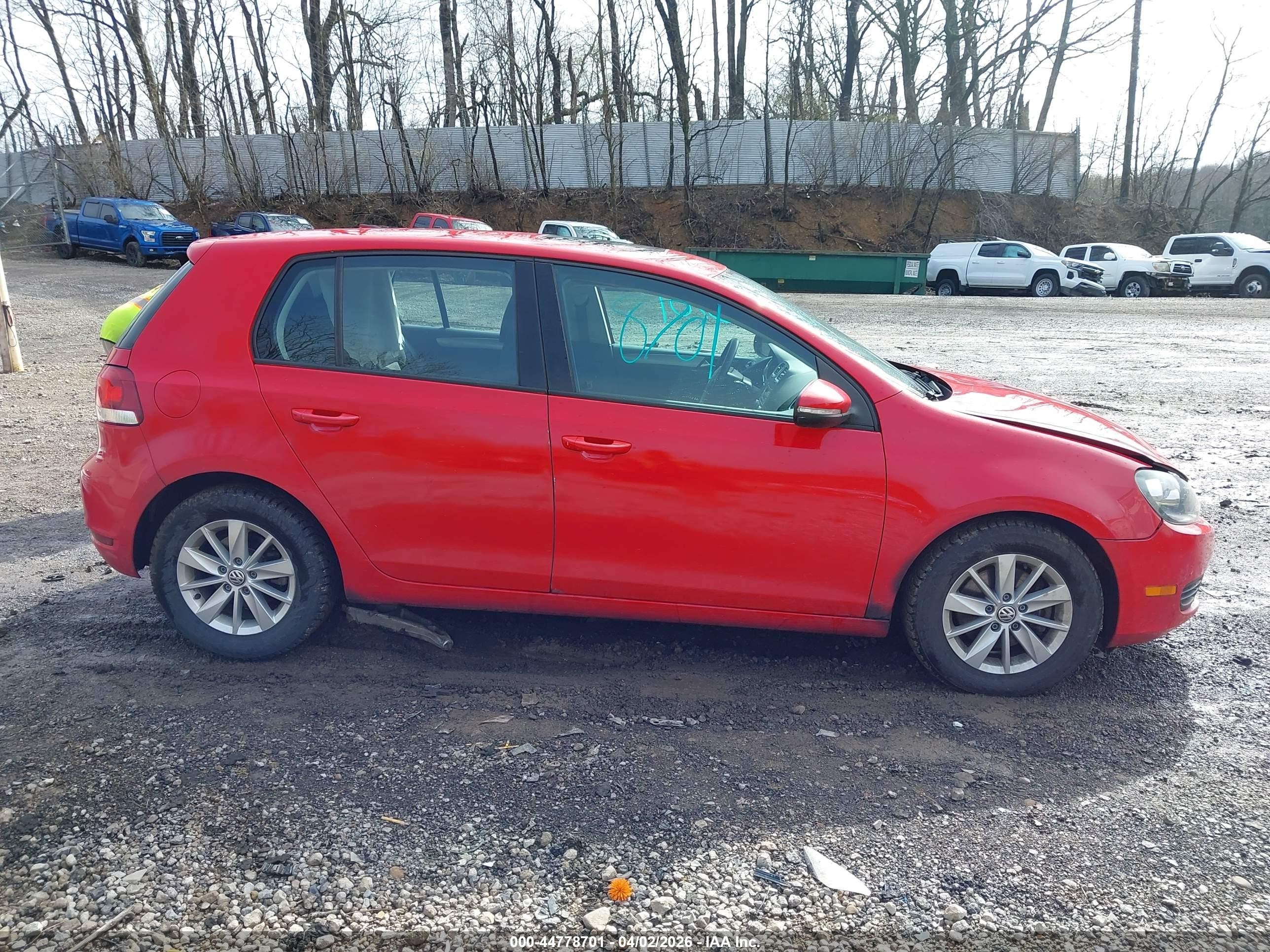2010 Volkswagen Golf 4-door Red vin: WVWDA7AJ5AW242974
