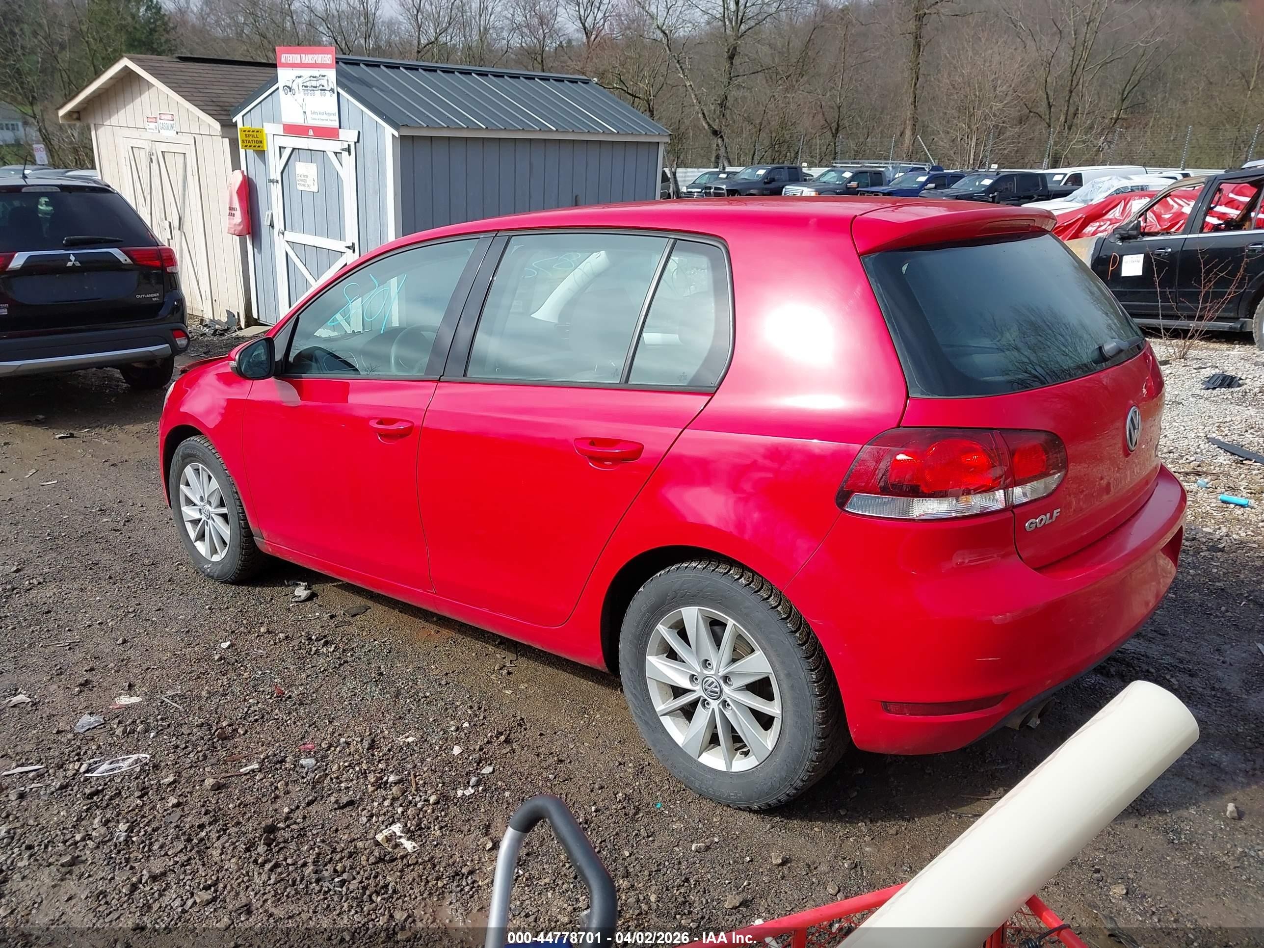 2010 Volkswagen Golf 4-door Red vin: WVWDA7AJ5AW242974