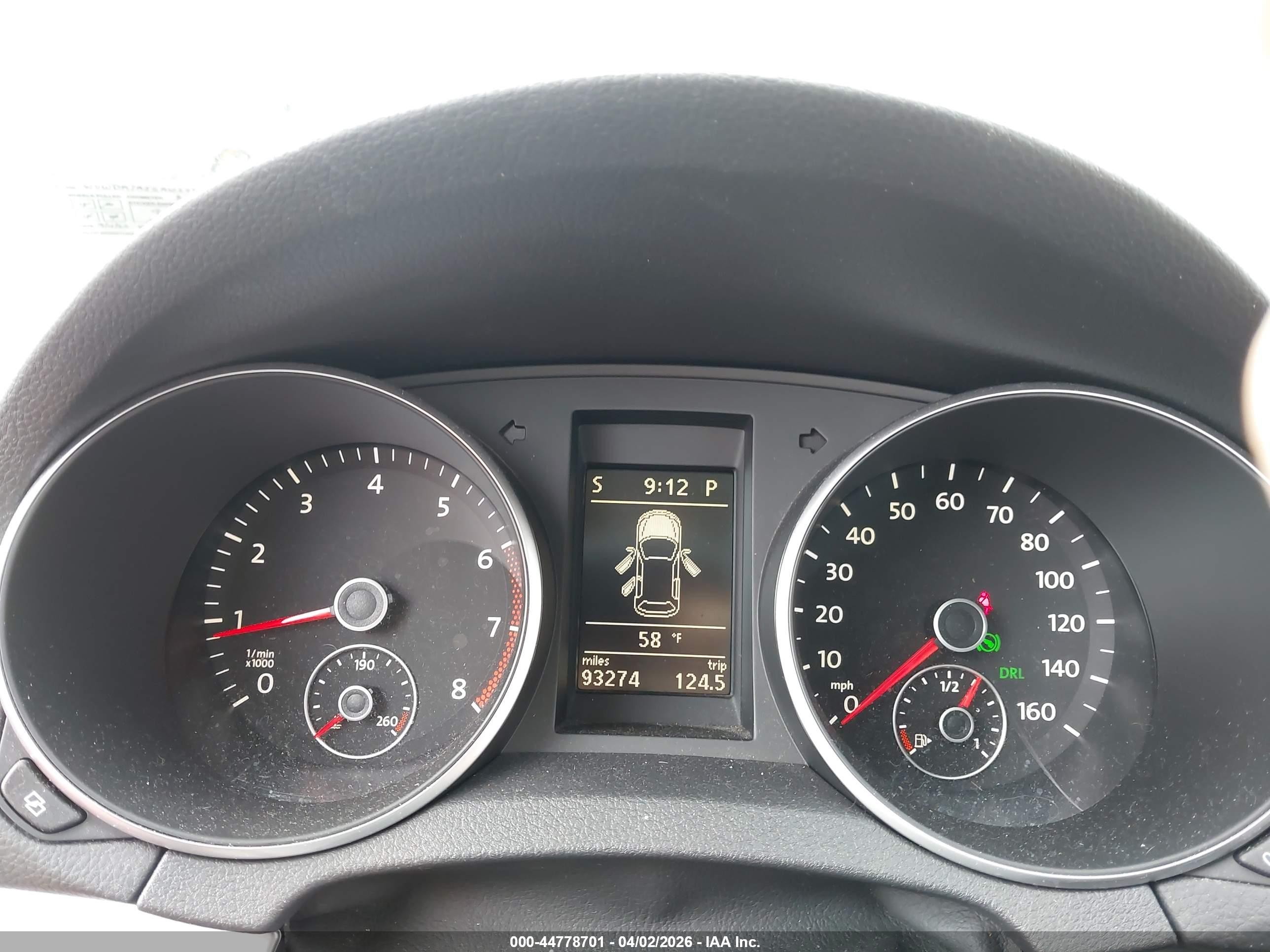 2010 Volkswagen Golf 4-door Red vin: WVWDA7AJ5AW242974