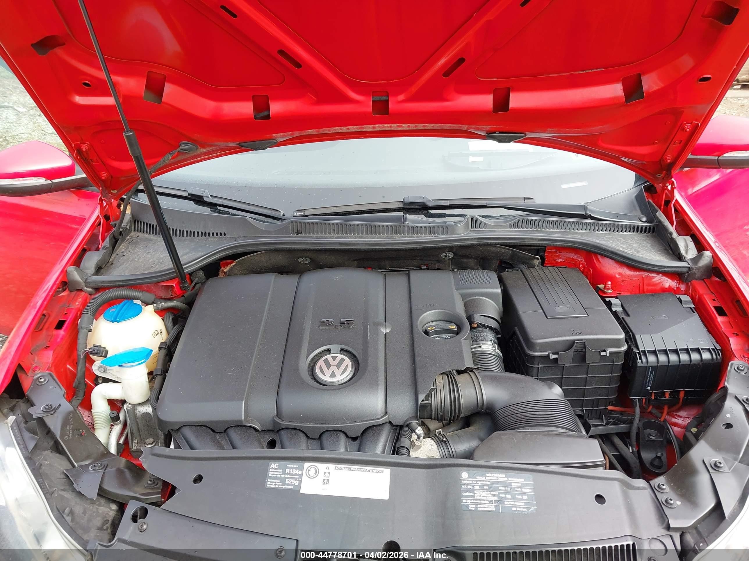 2010 Volkswagen Golf 4-door Red vin: WVWDA7AJ5AW242974
