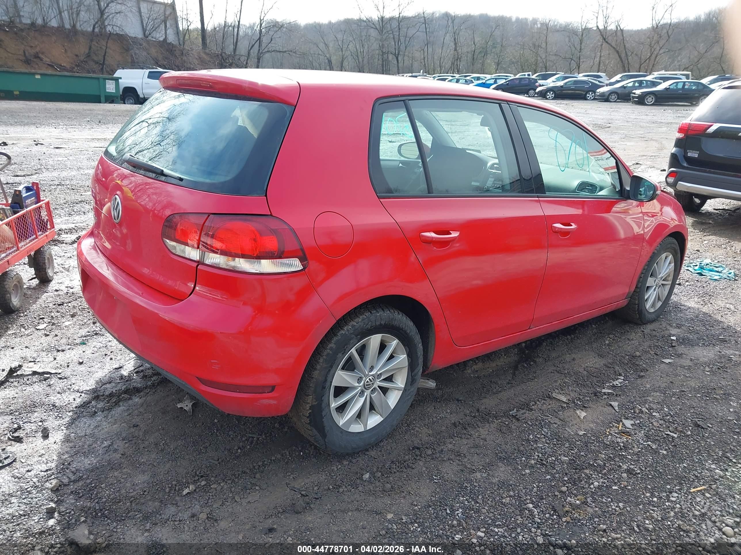 2010 Volkswagen Golf 4-door Red vin: WVWDA7AJ5AW242974