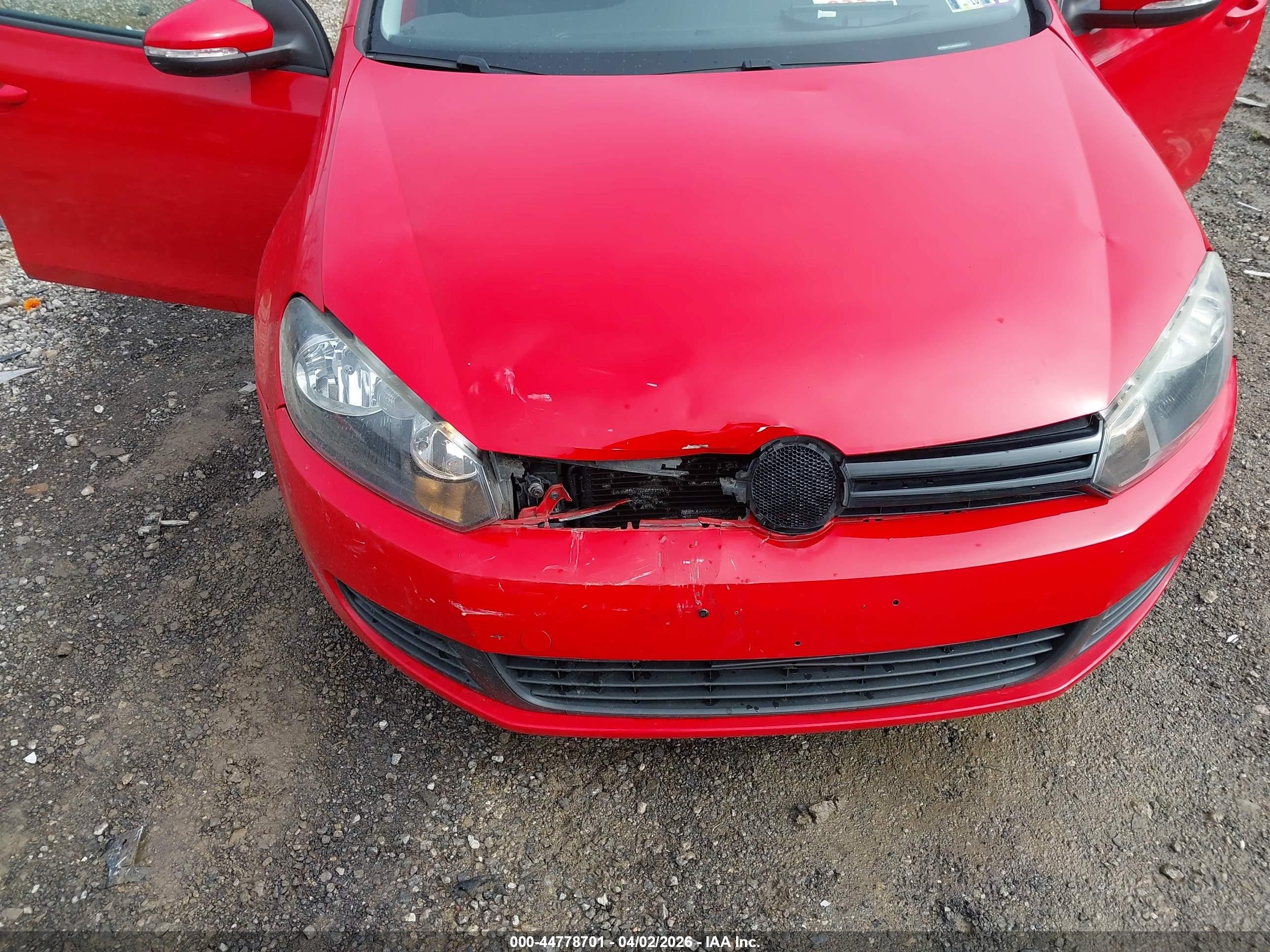 2010 Volkswagen Golf 4-door Red vin: WVWDA7AJ5AW242974