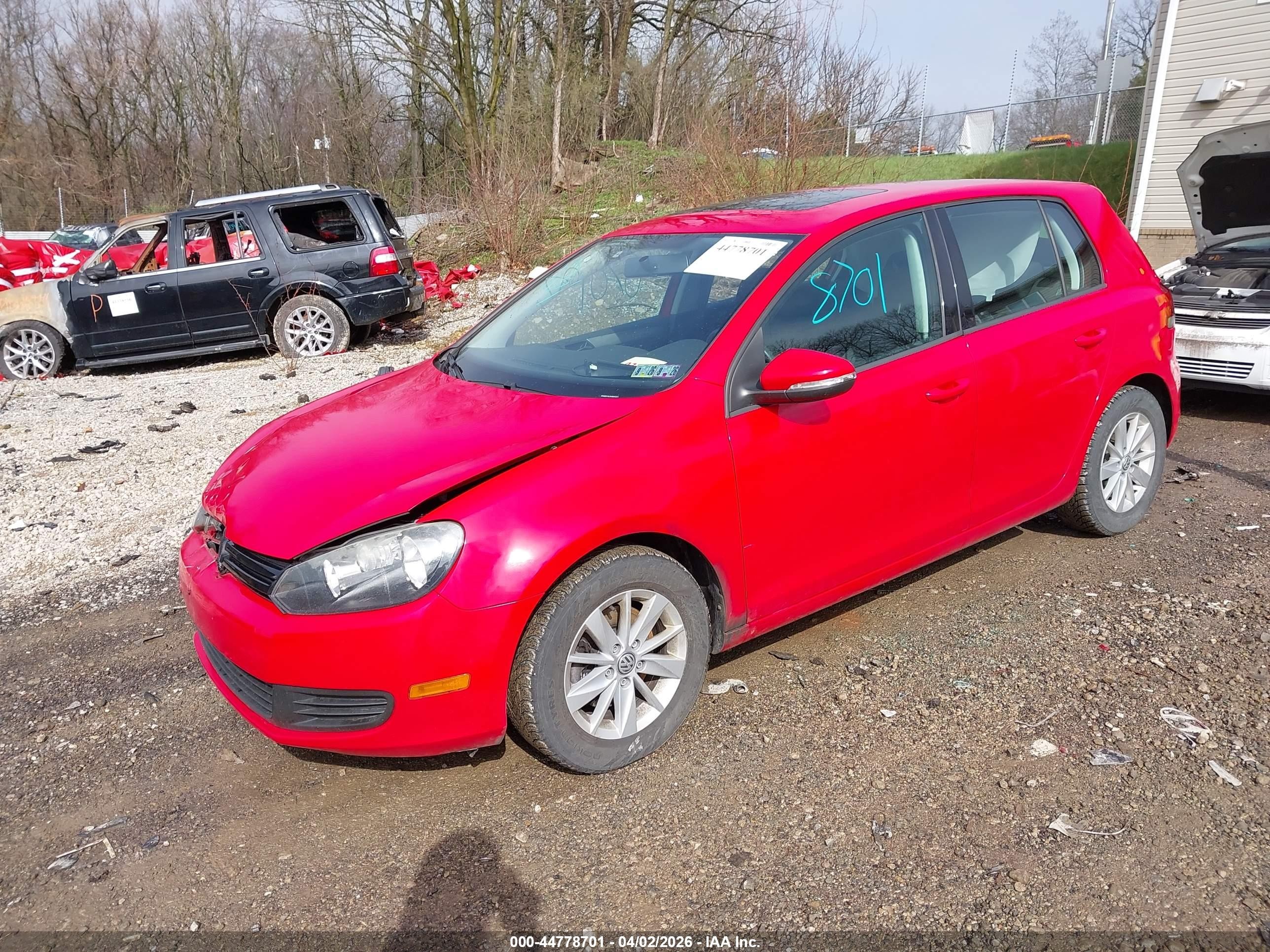 2010 Volkswagen Golf 4-door Red vin: WVWDA7AJ5AW242974