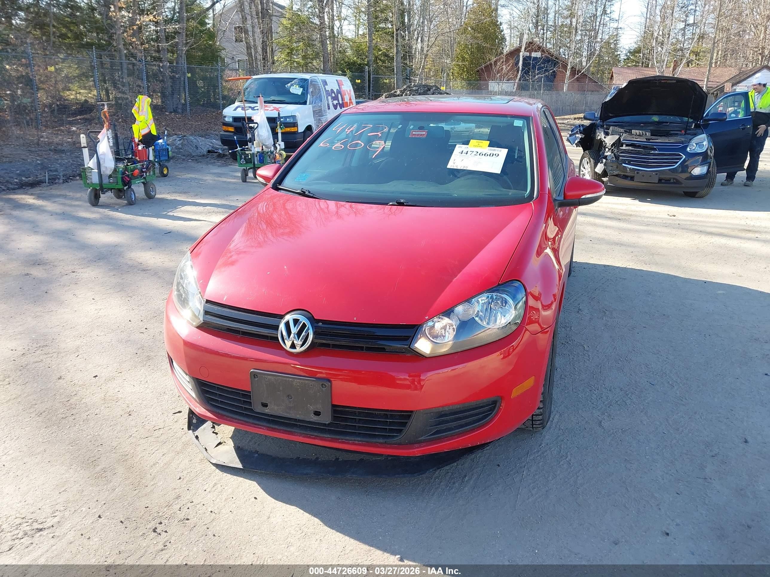 2010 Volkswagen Golf 4-door Red vin: WVWDA7AJ6AW294291