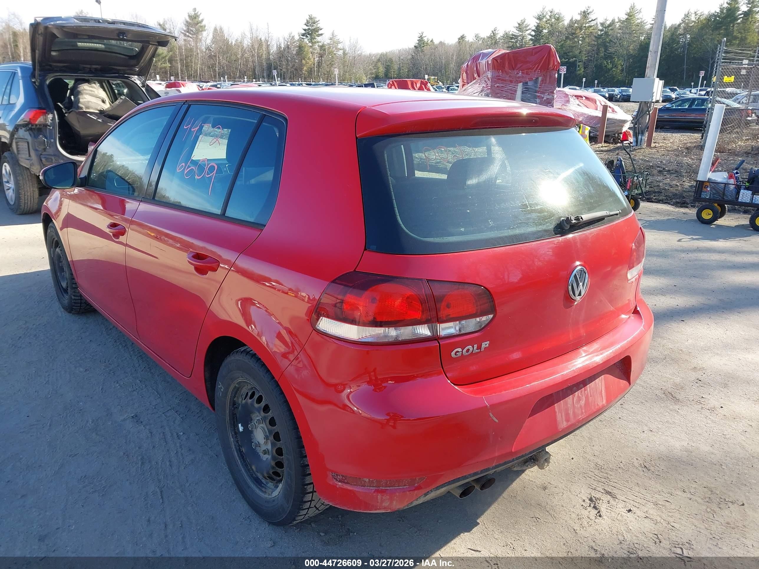 2010 Volkswagen Golf 4-door Red vin: WVWDA7AJ6AW294291