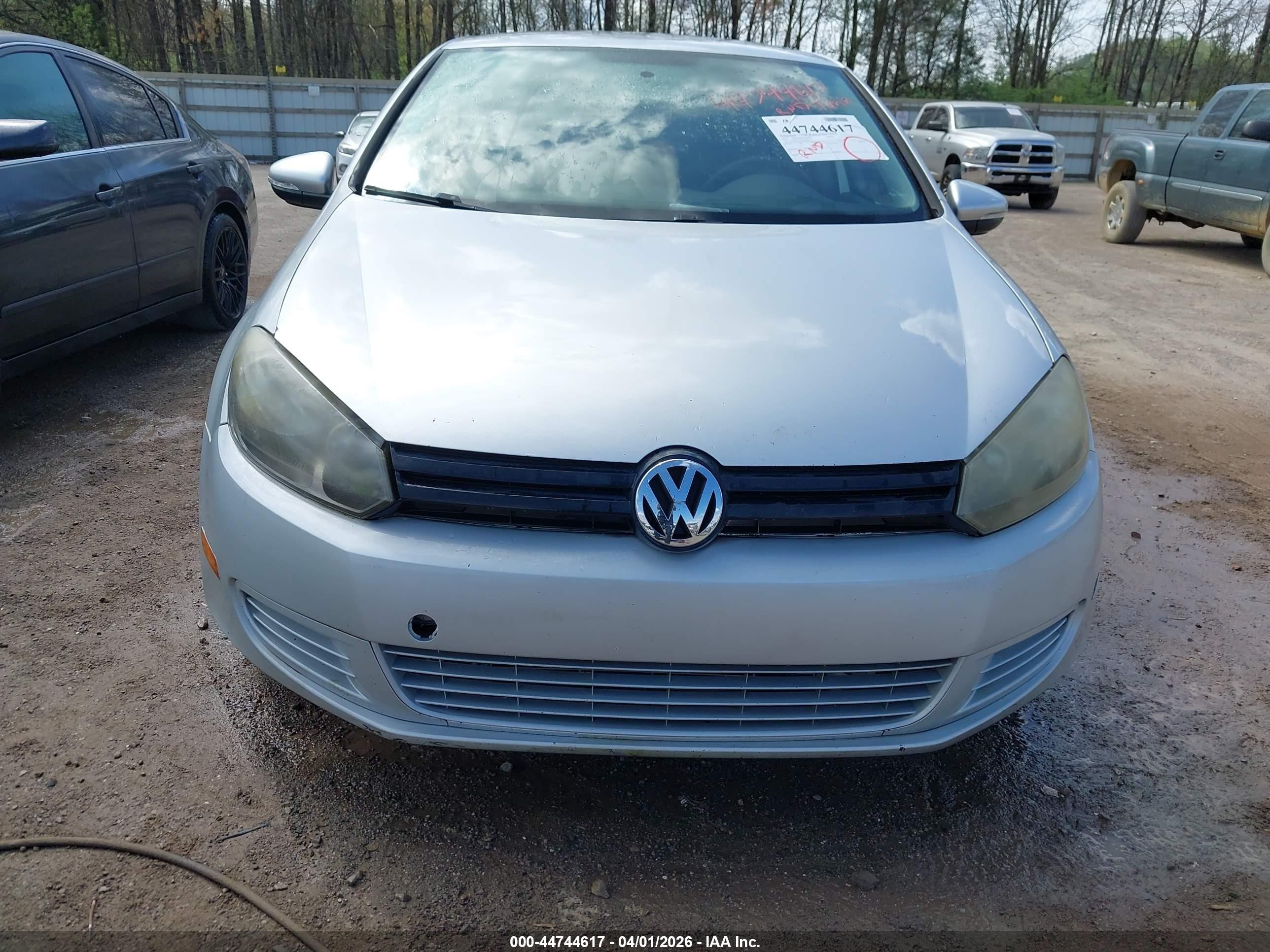 2010 Volkswagen Golf 4-door Серебряный vin: WVWDA7AJ8AW085909