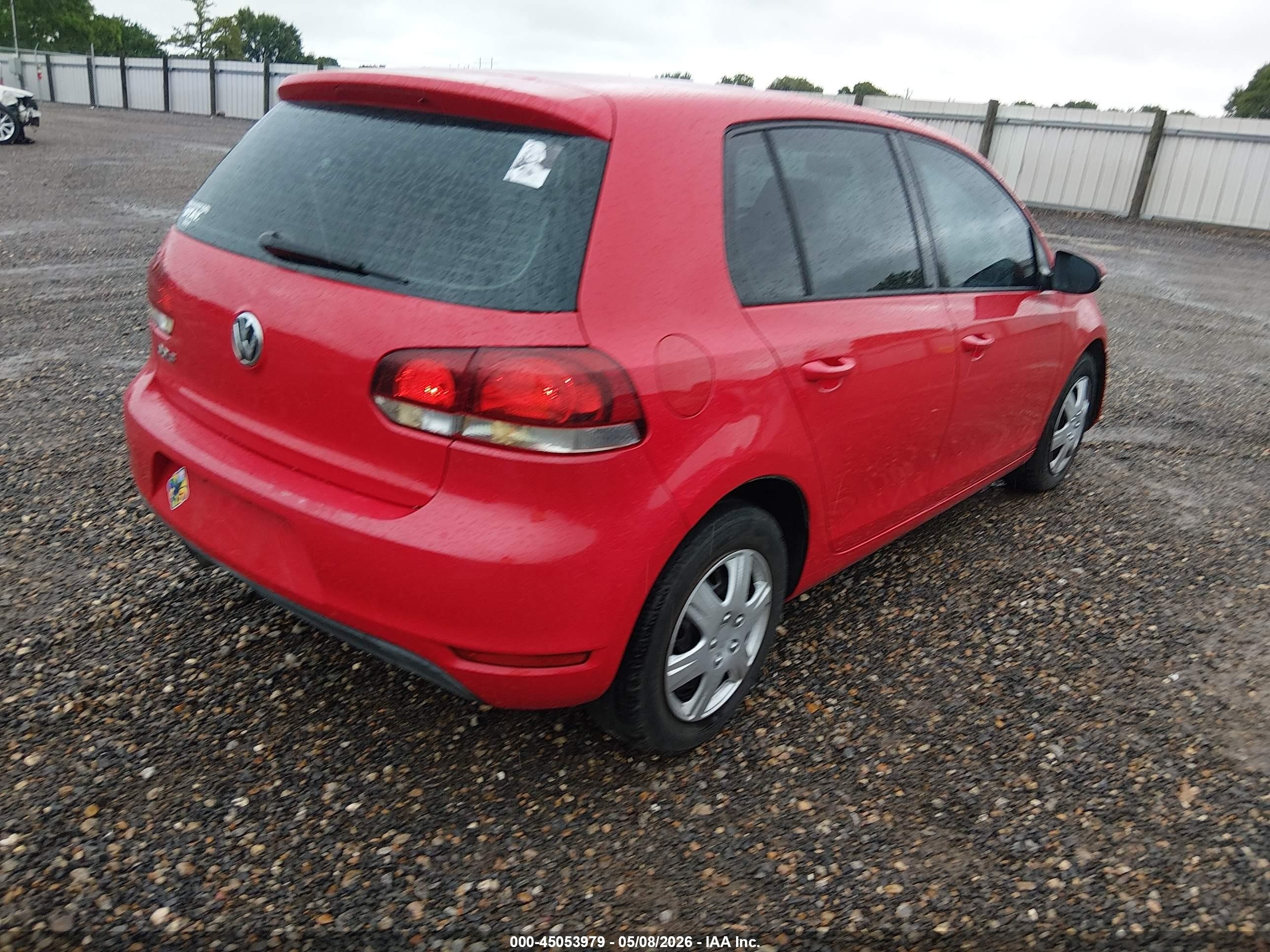 2013 Volkswagen Golf 2.5l 4-door Red vin: WVWDA7AJXDW025781