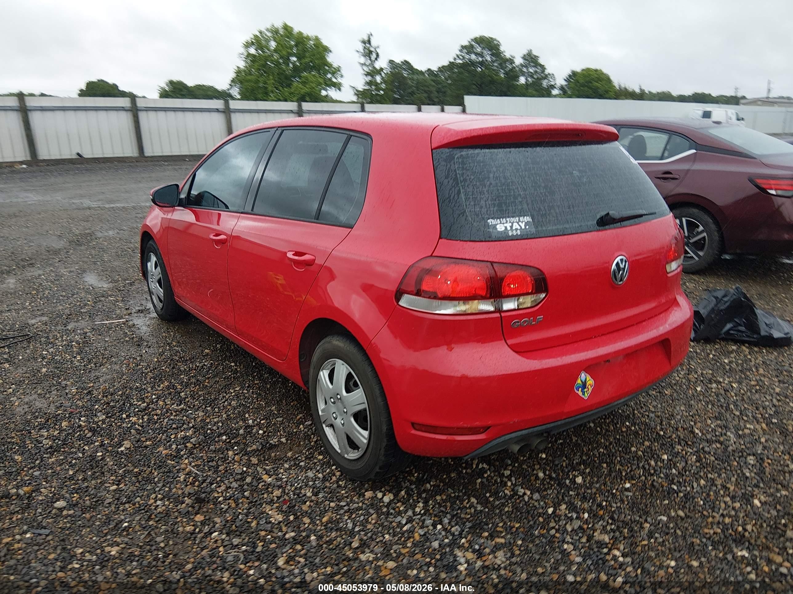 2013 Volkswagen Golf 2.5l 4-door Red vin: WVWDA7AJXDW025781