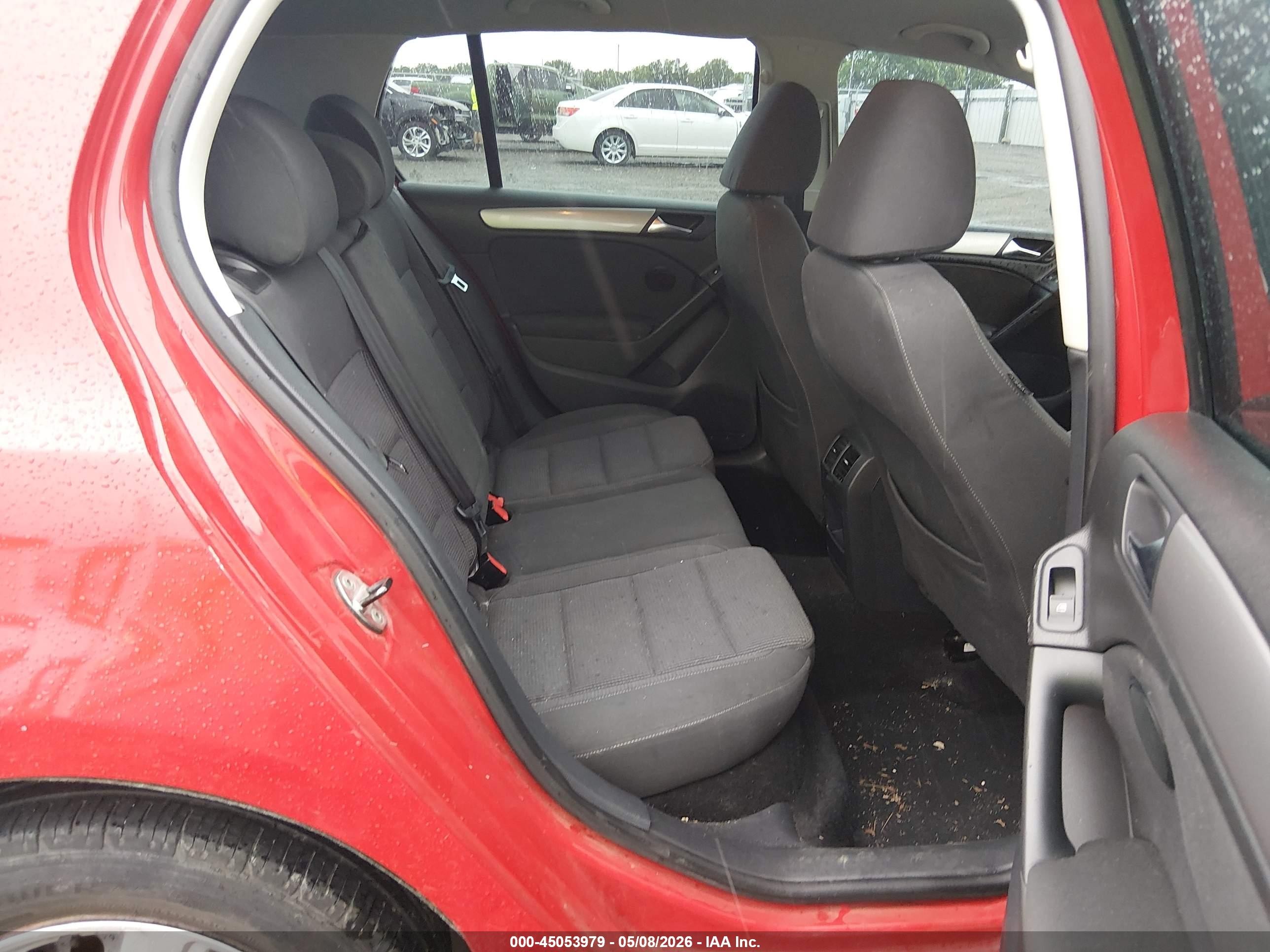 2013 Volkswagen Golf 2.5l 4-door Red vin: WVWDA7AJXDW025781
