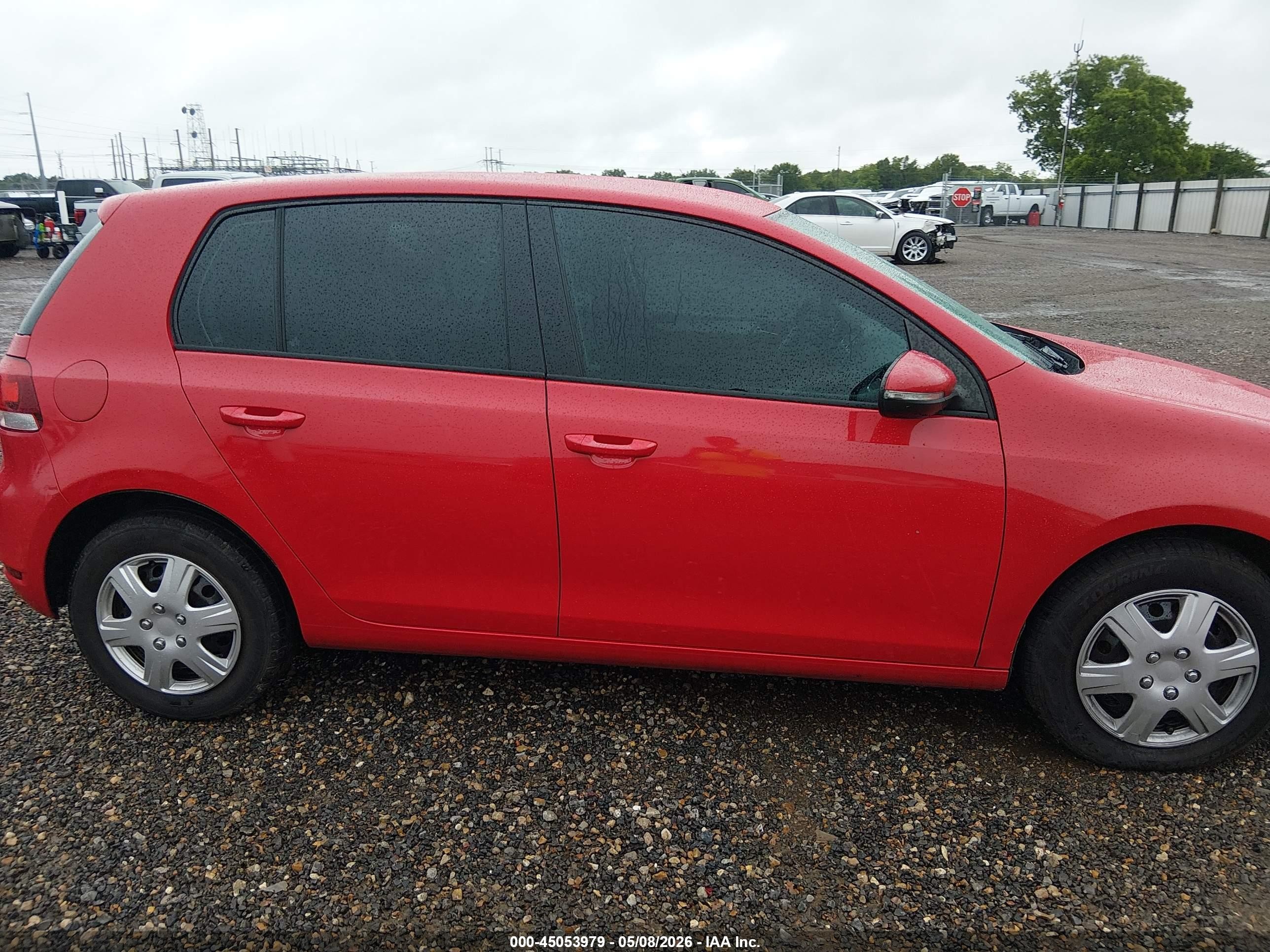 2013 Volkswagen Golf 2.5l 4-door Red vin: WVWDA7AJXDW025781
