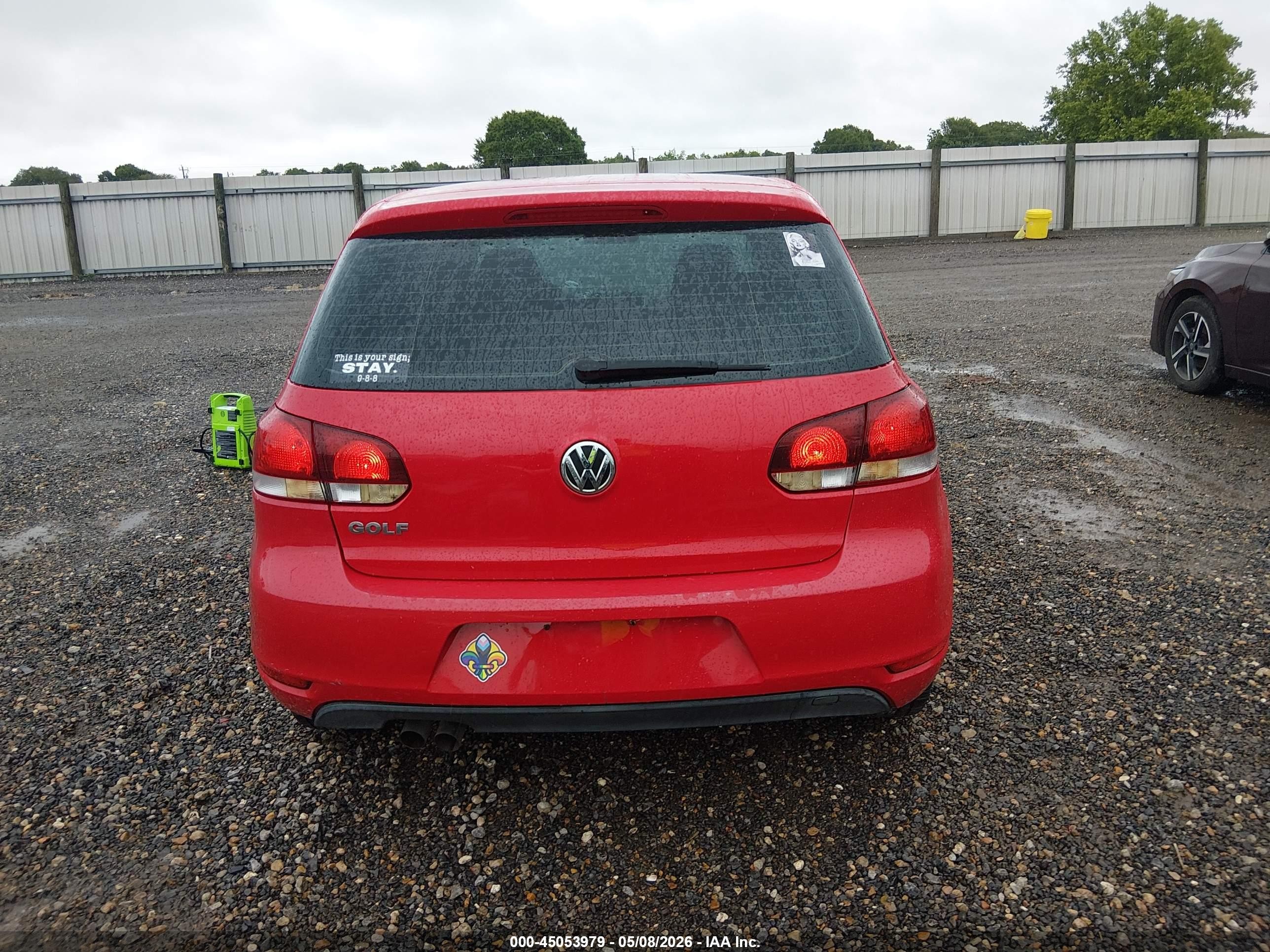 2013 Volkswagen Golf 2.5l 4-door Red vin: WVWDA7AJXDW025781