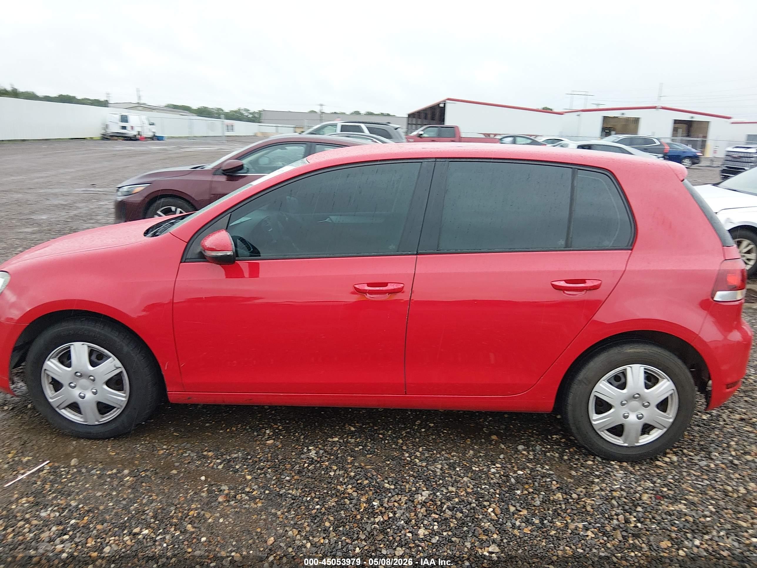 2013 Volkswagen Golf 2.5l 4-door Red vin: WVWDA7AJXDW025781