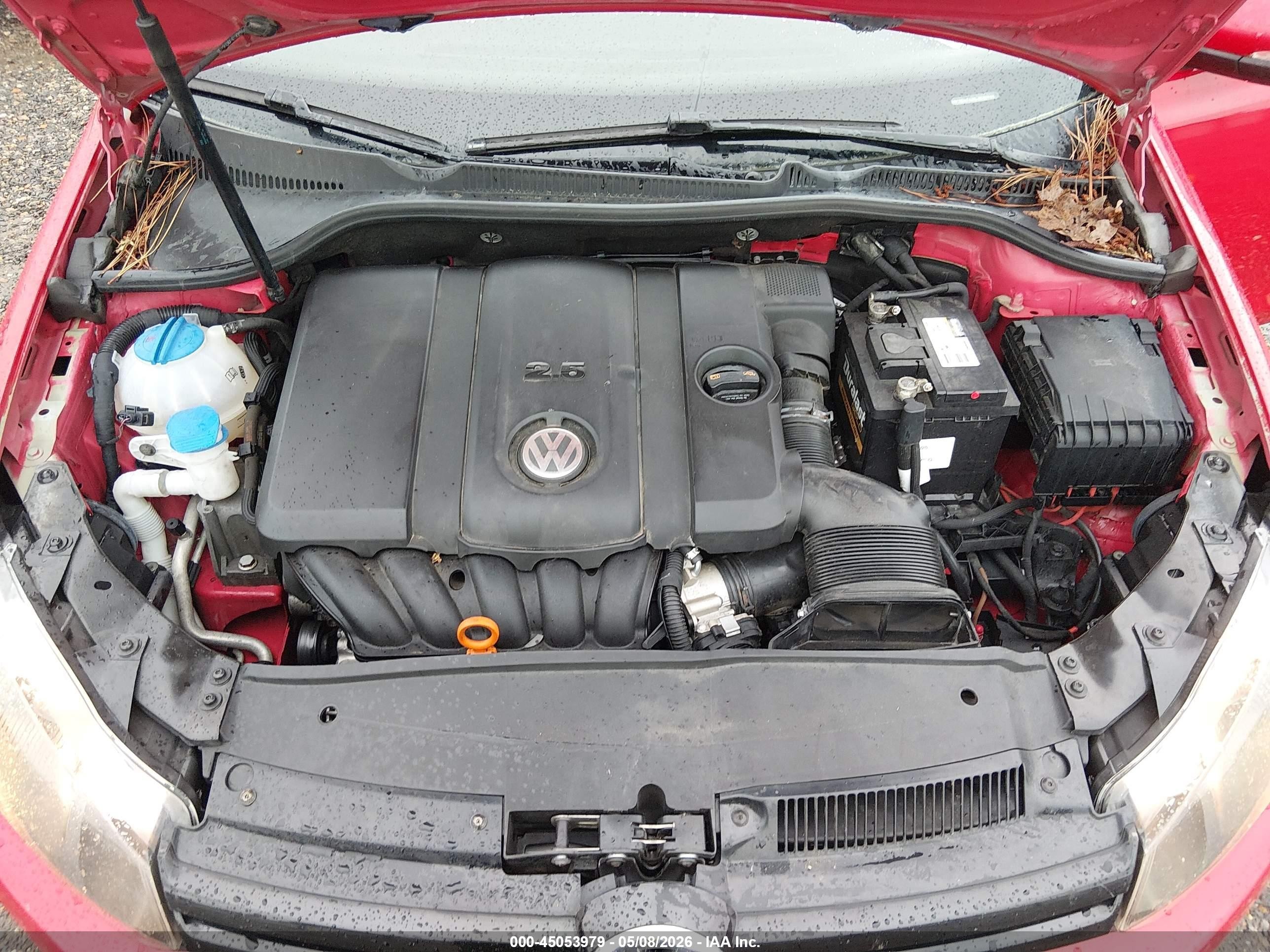 2013 Volkswagen Golf 2.5l 4-door Red vin: WVWDA7AJXDW025781