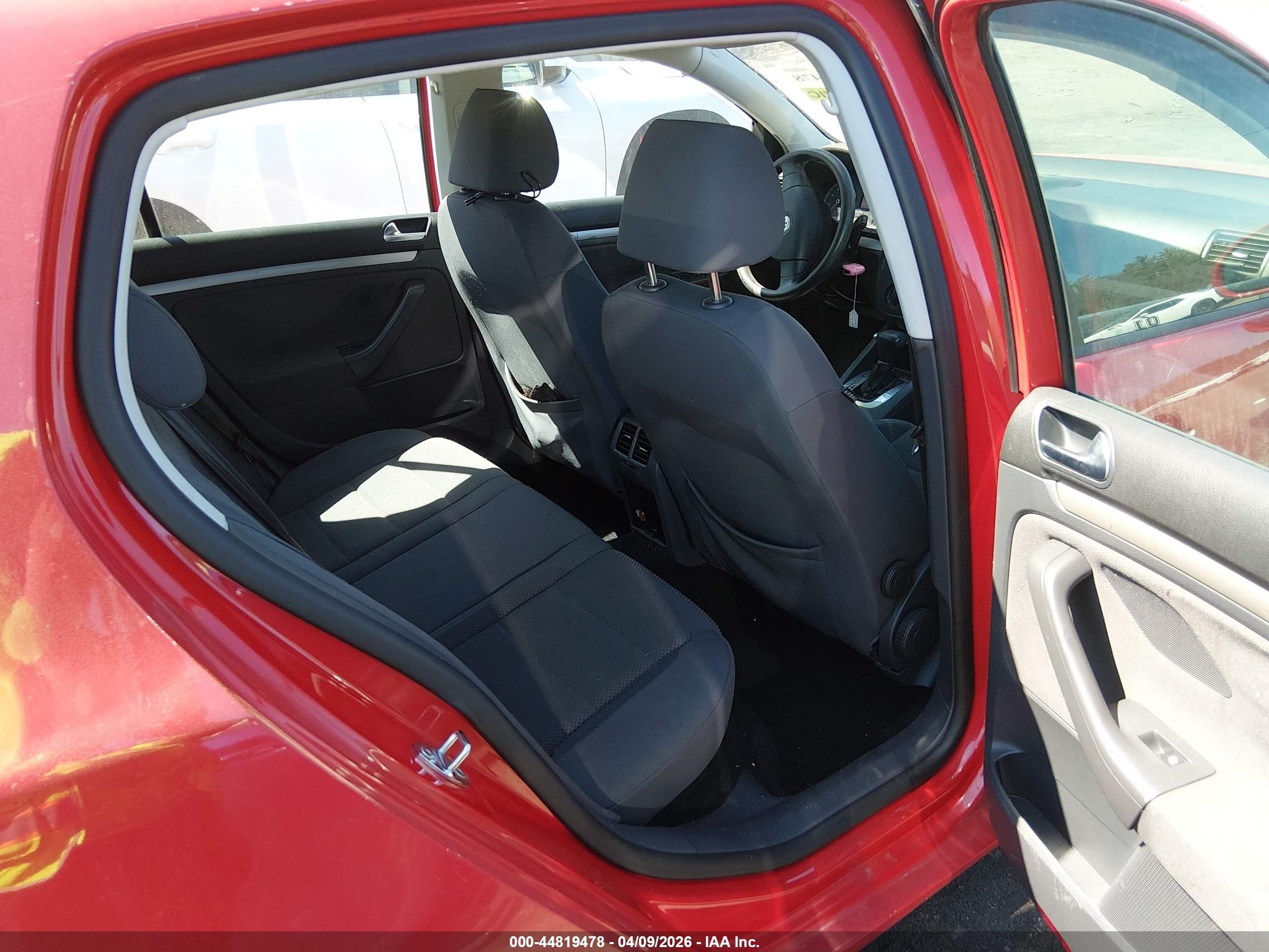 2008 Volkswagen Rabbit S Red vin: WVWDA91K08W156194
