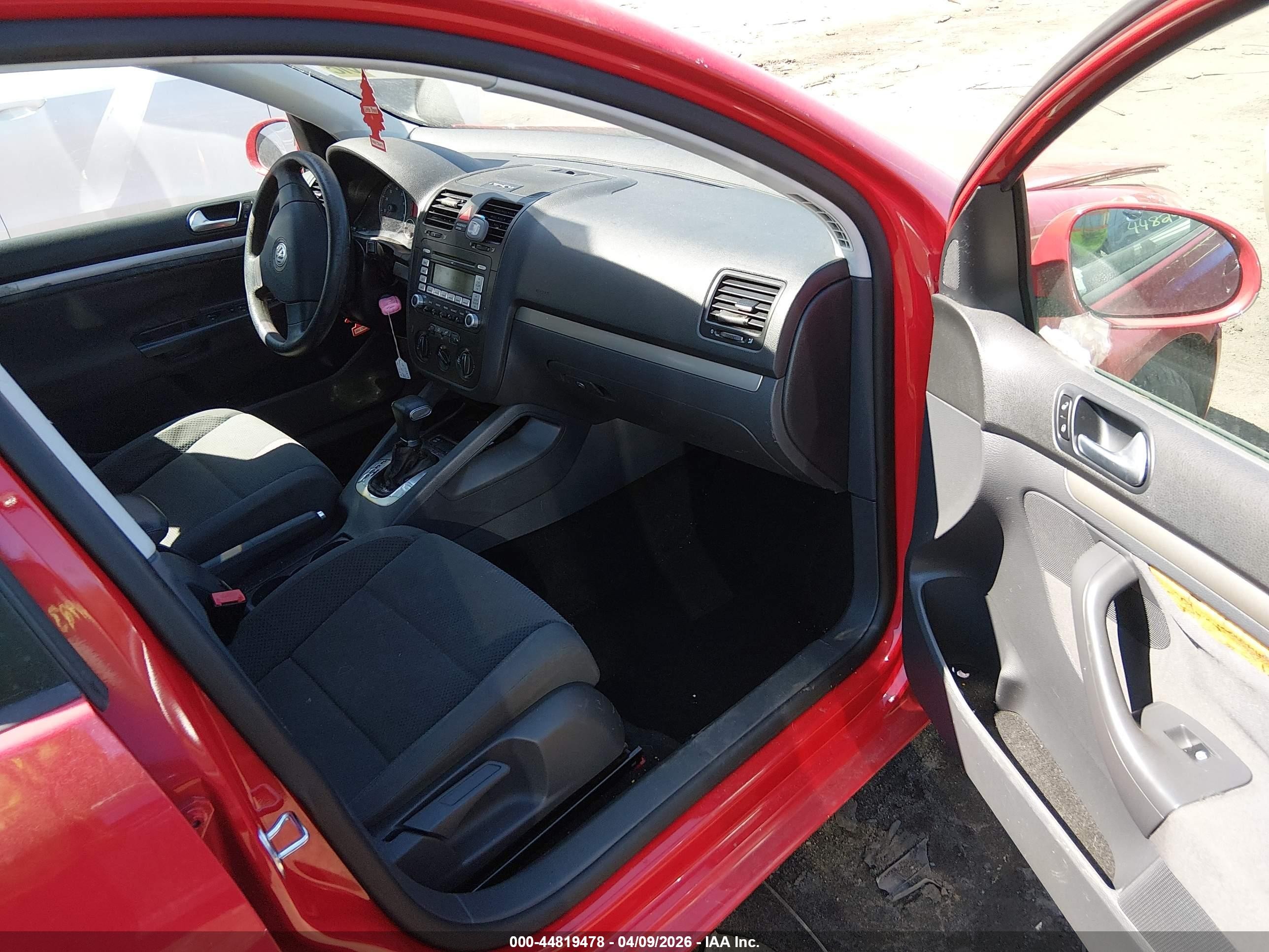 2008 Volkswagen Rabbit S Red vin: WVWDA91K08W156194