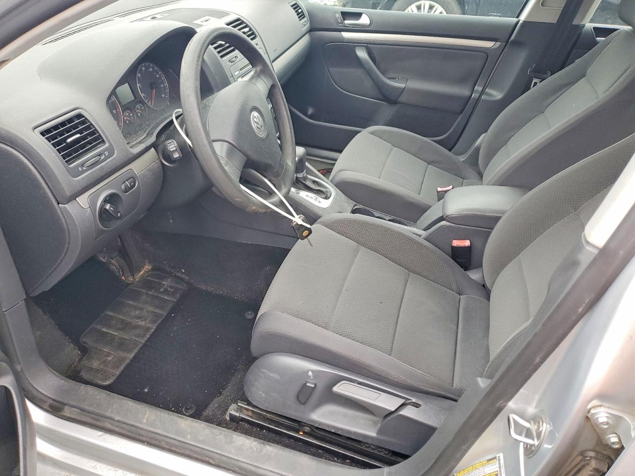 2008 Volkswagen Rabbit Silver vin: WVWDB71K38W334536