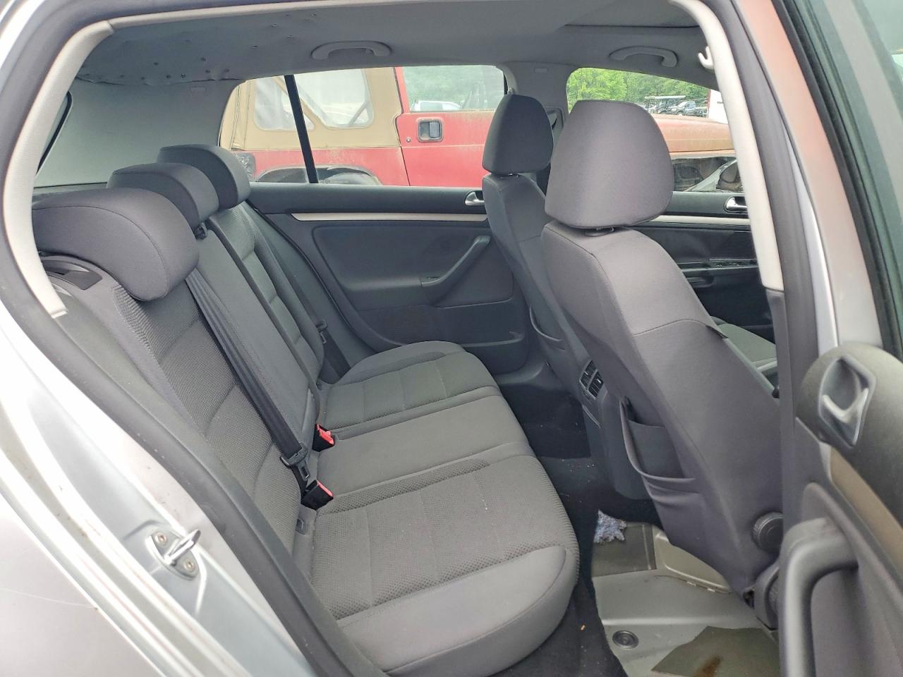 2008 Volkswagen Rabbit Silver vin: WVWDB71K38W334536