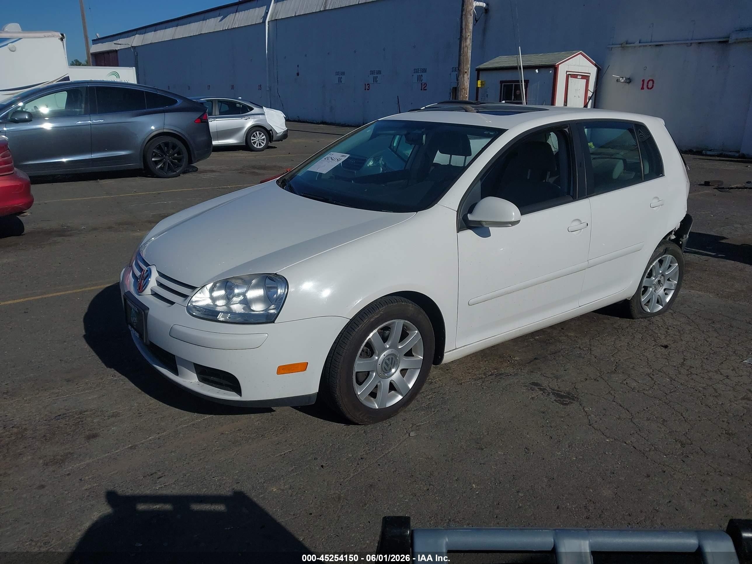 2009 Volkswagen Rabbit S White vin: WVWDB71K69W048911