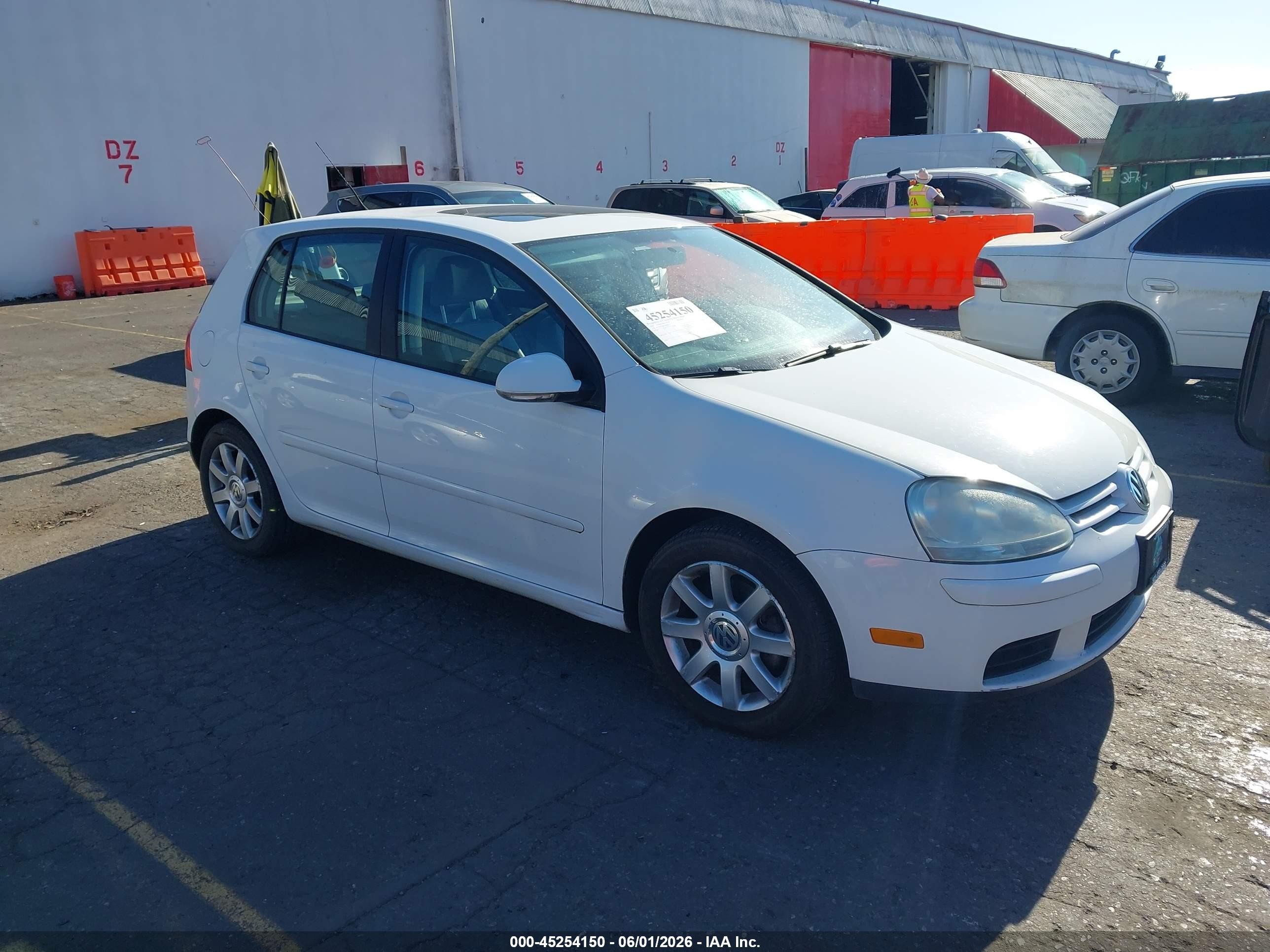 2009 Volkswagen Rabbit S White vin: WVWDB71K69W048911