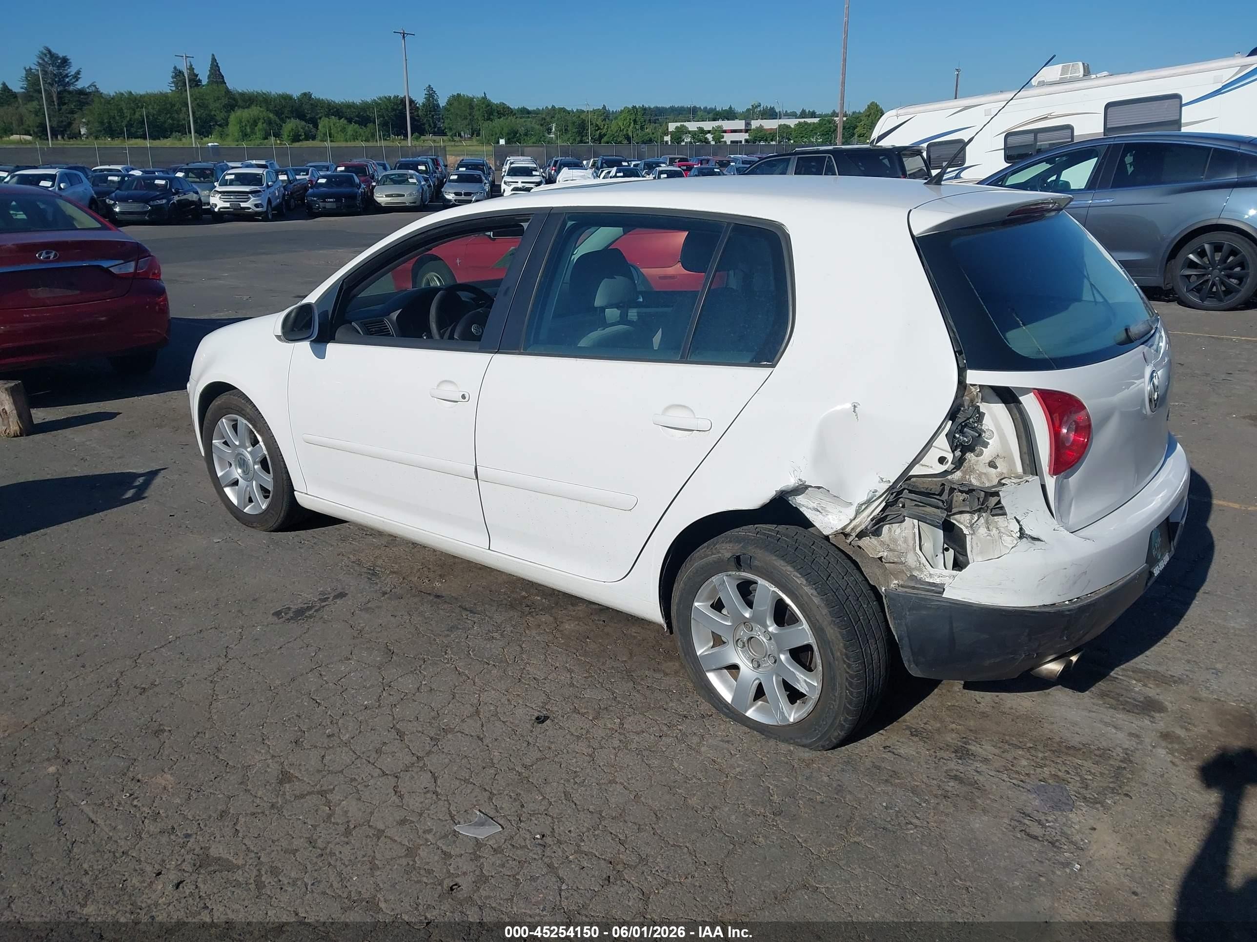 2009 Volkswagen Rabbit S White vin: WVWDB71K69W048911