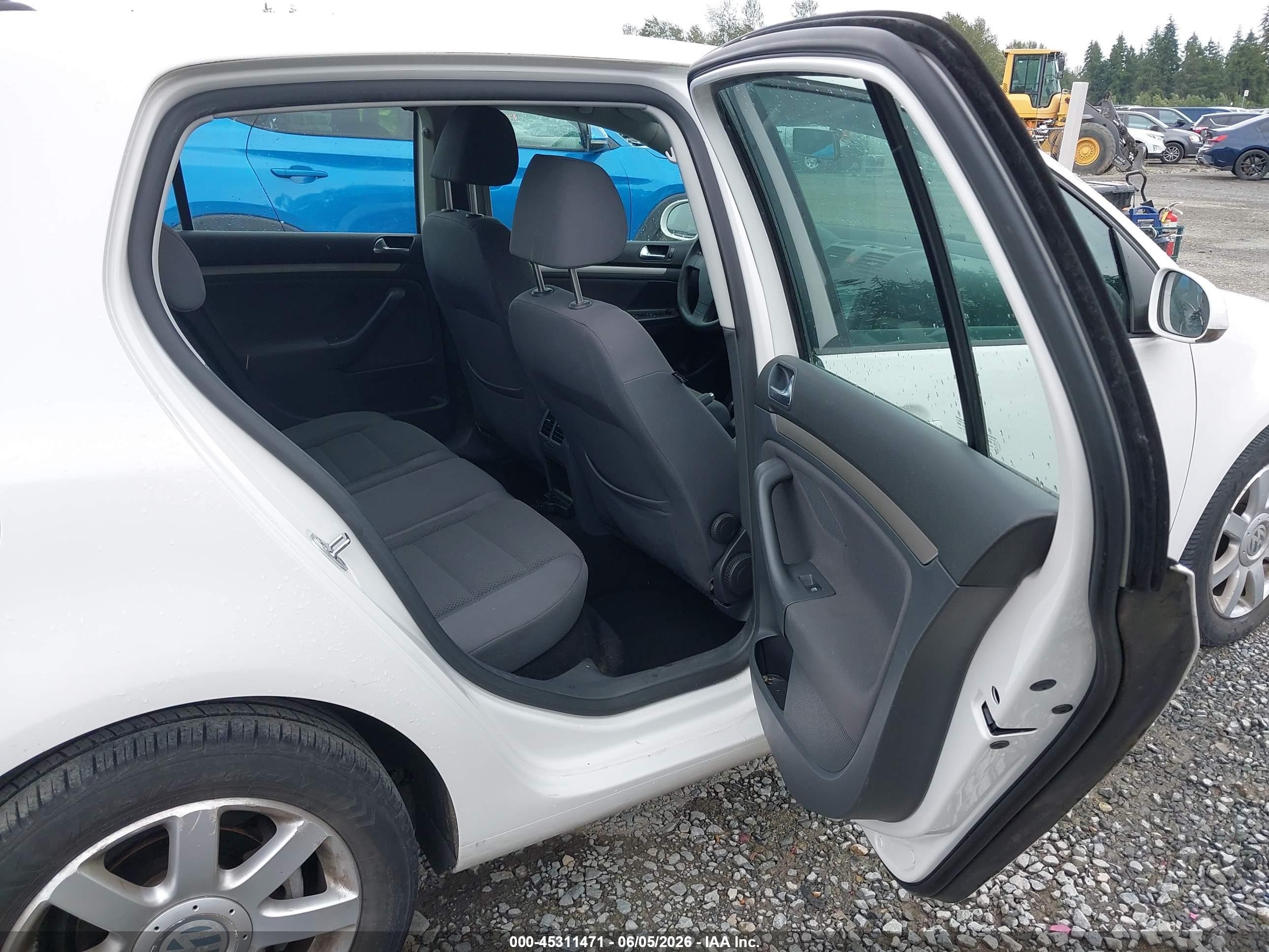 2008 Volkswagen Rabbit S White vin: WVWDB71K78W248081