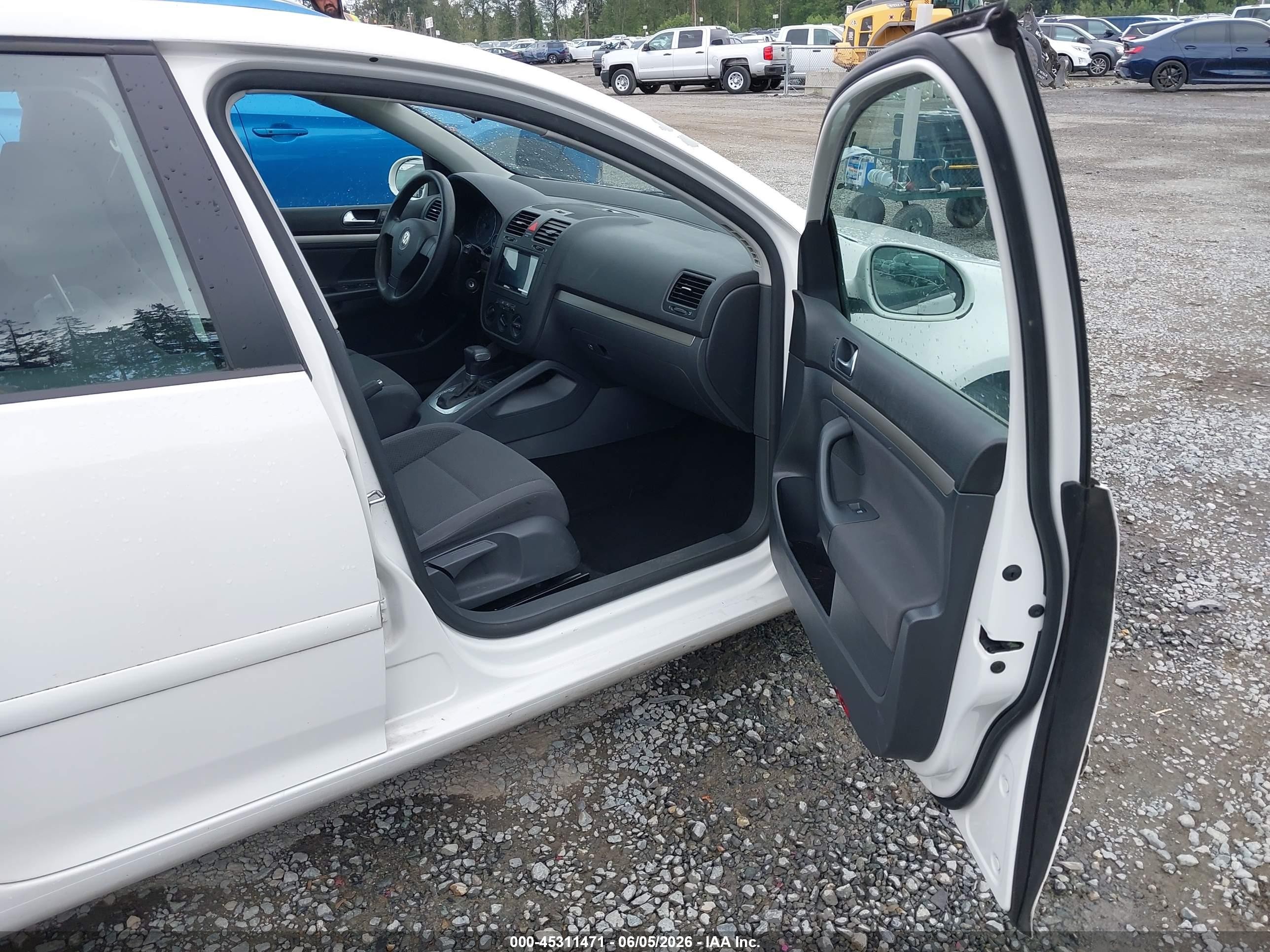 2008 Volkswagen Rabbit S White vin: WVWDB71K78W248081