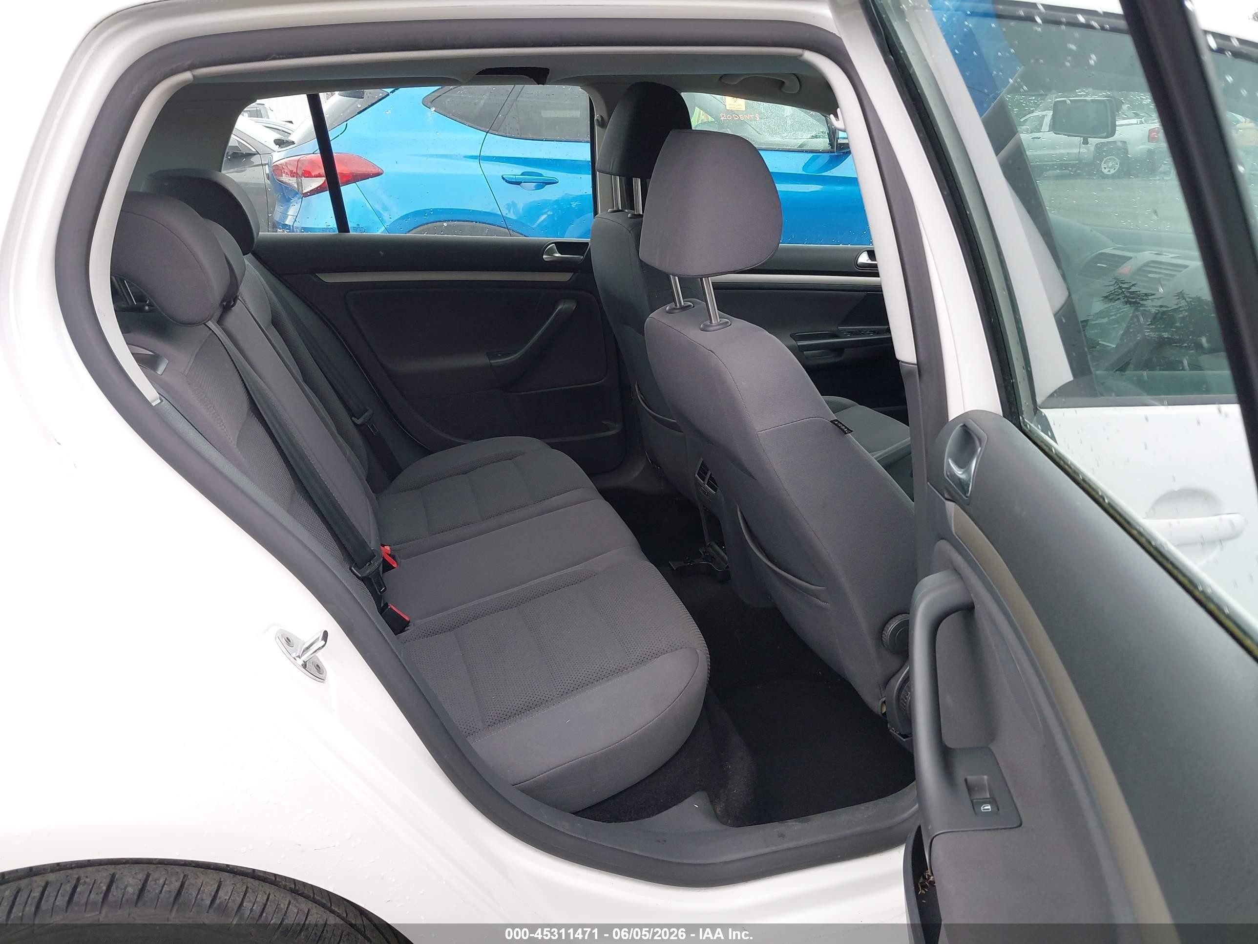 2008 Volkswagen Rabbit S White vin: WVWDB71K78W248081