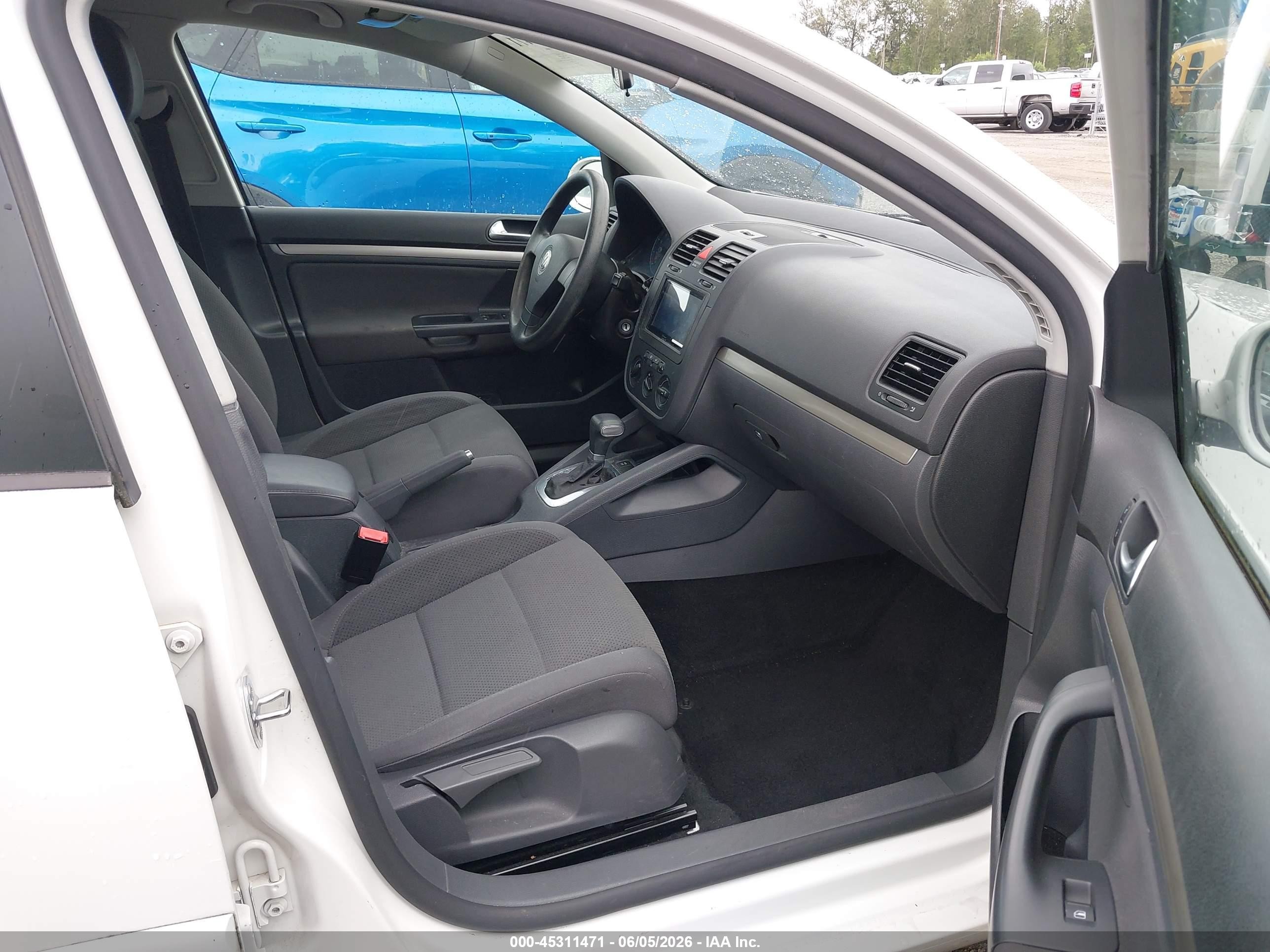 2008 Volkswagen Rabbit S White vin: WVWDB71K78W248081