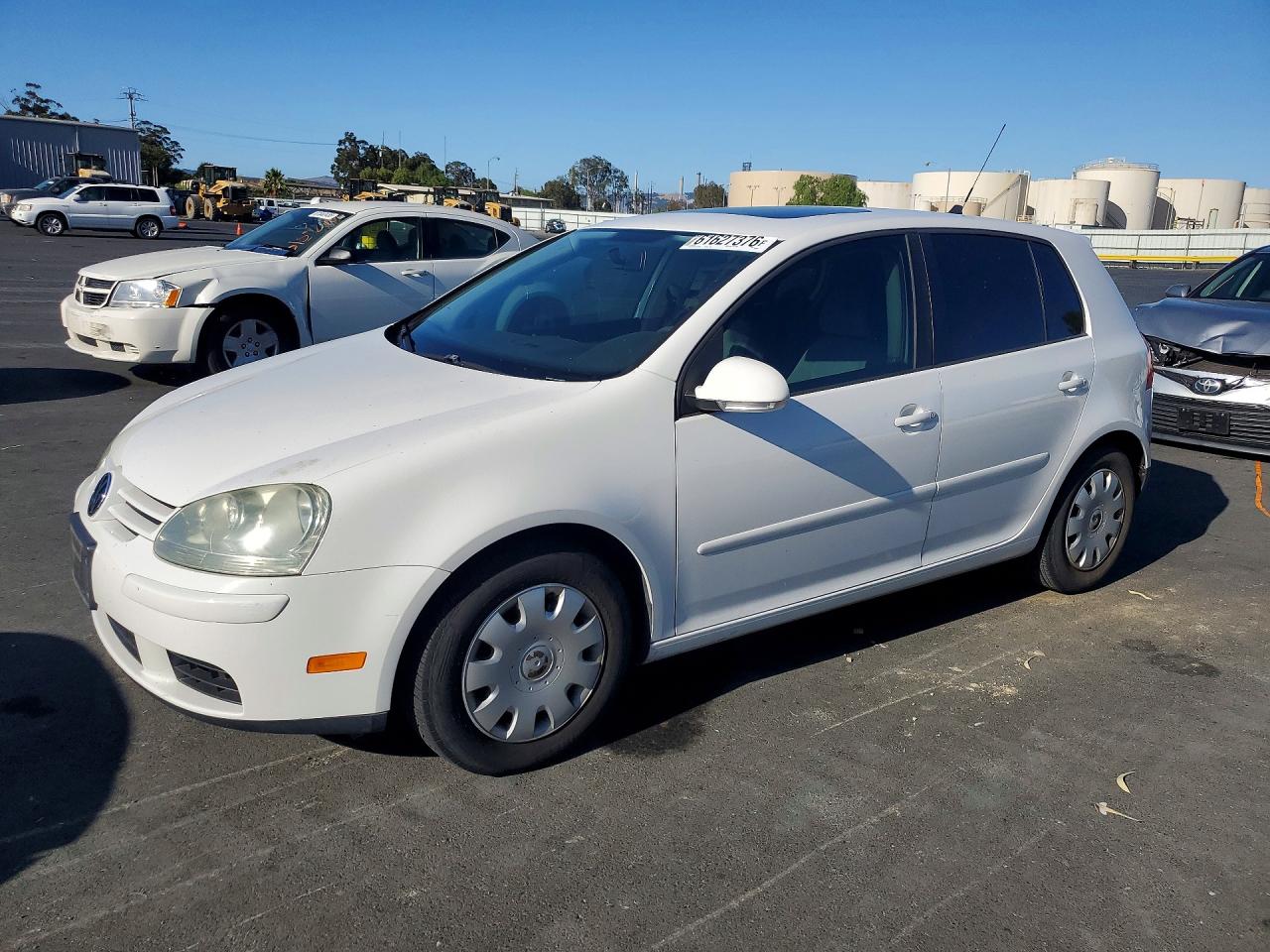 2009 Volkswagen Rabbit White vin: WVWDB71K89W130705