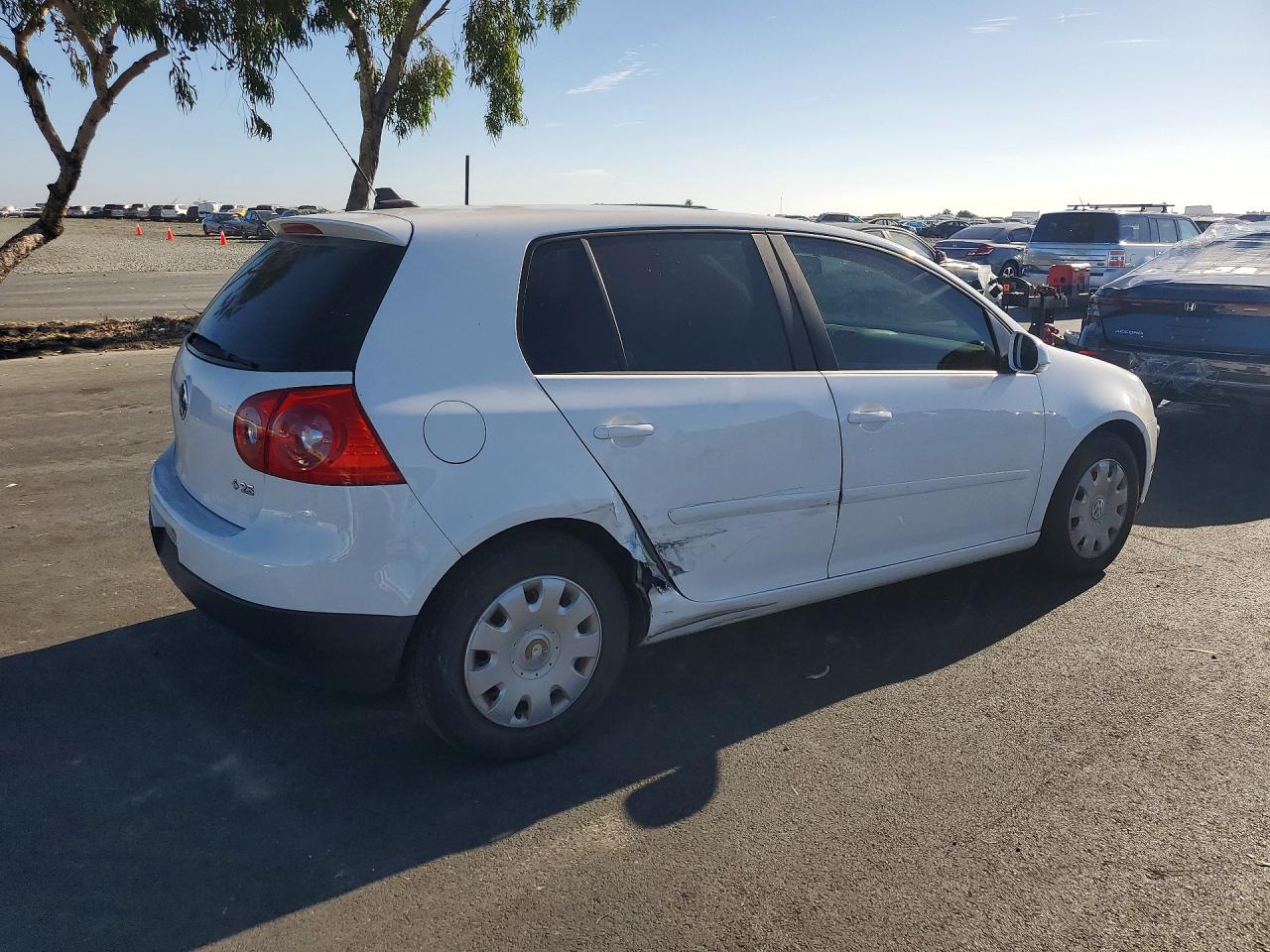 2009 Volkswagen Rabbit White vin: WVWDB71K89W130705