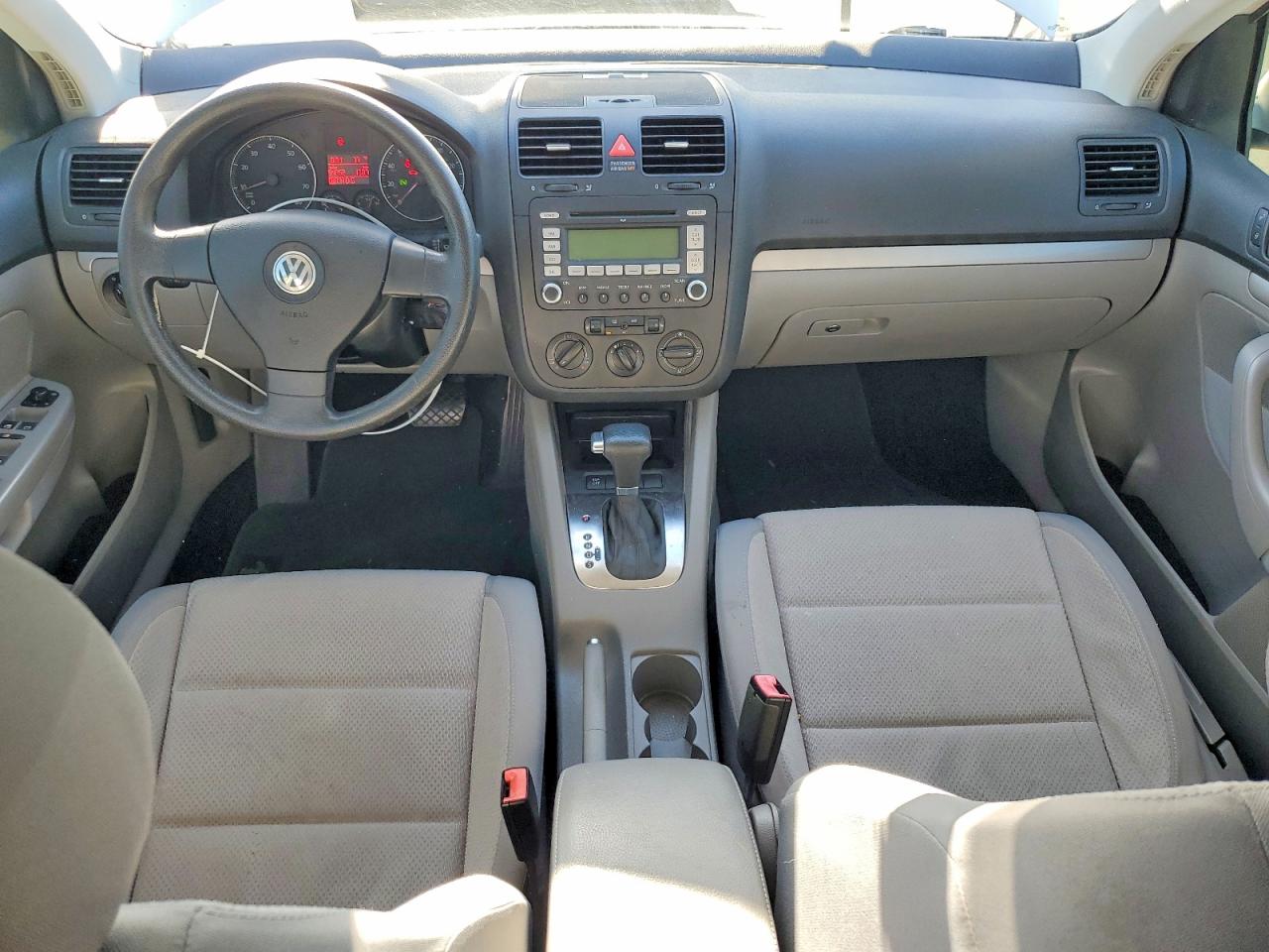 2009 Volkswagen Rabbit White vin: WVWDB71K89W130705