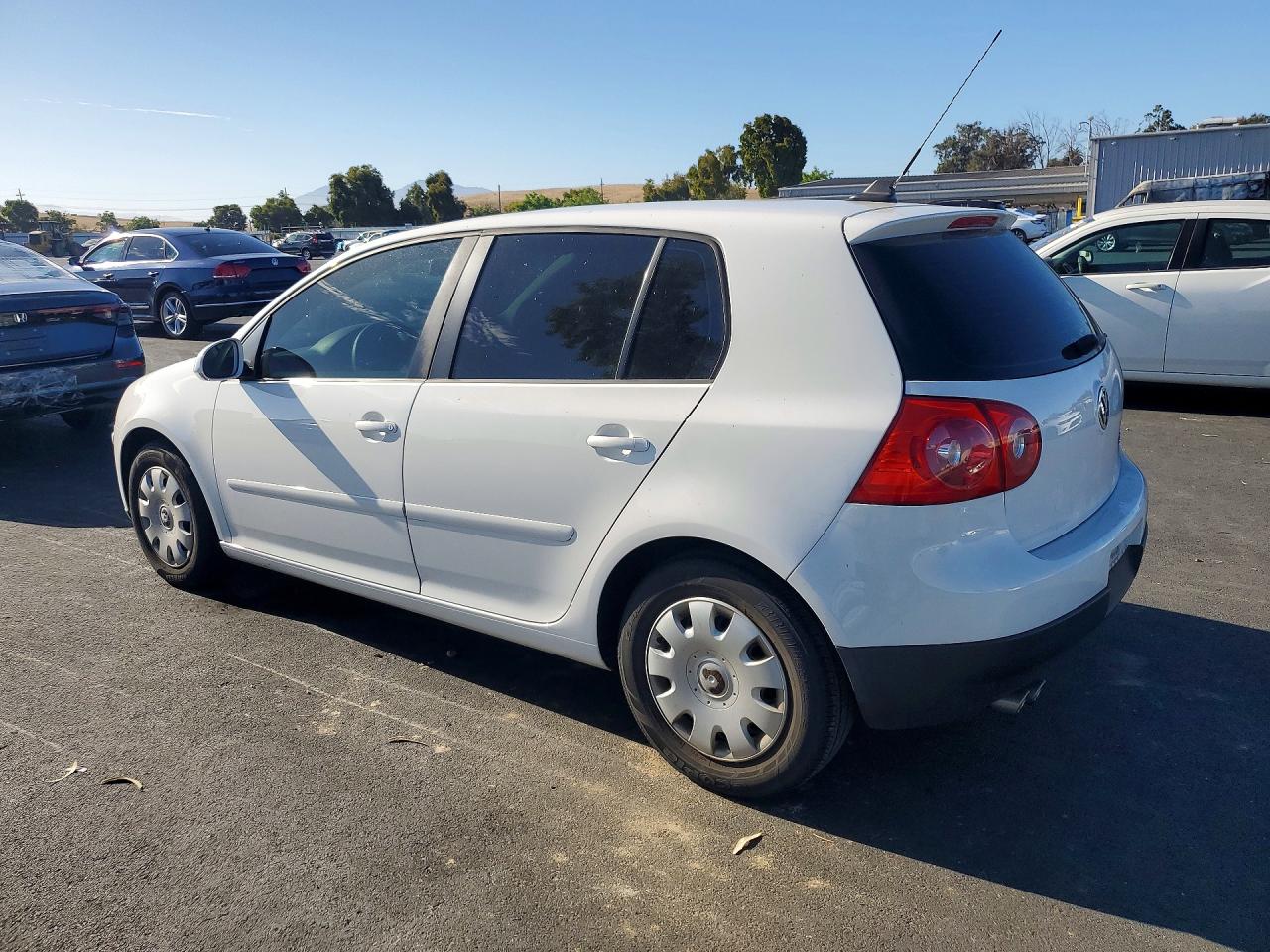 2009 Volkswagen Rabbit White vin: WVWDB71K89W130705