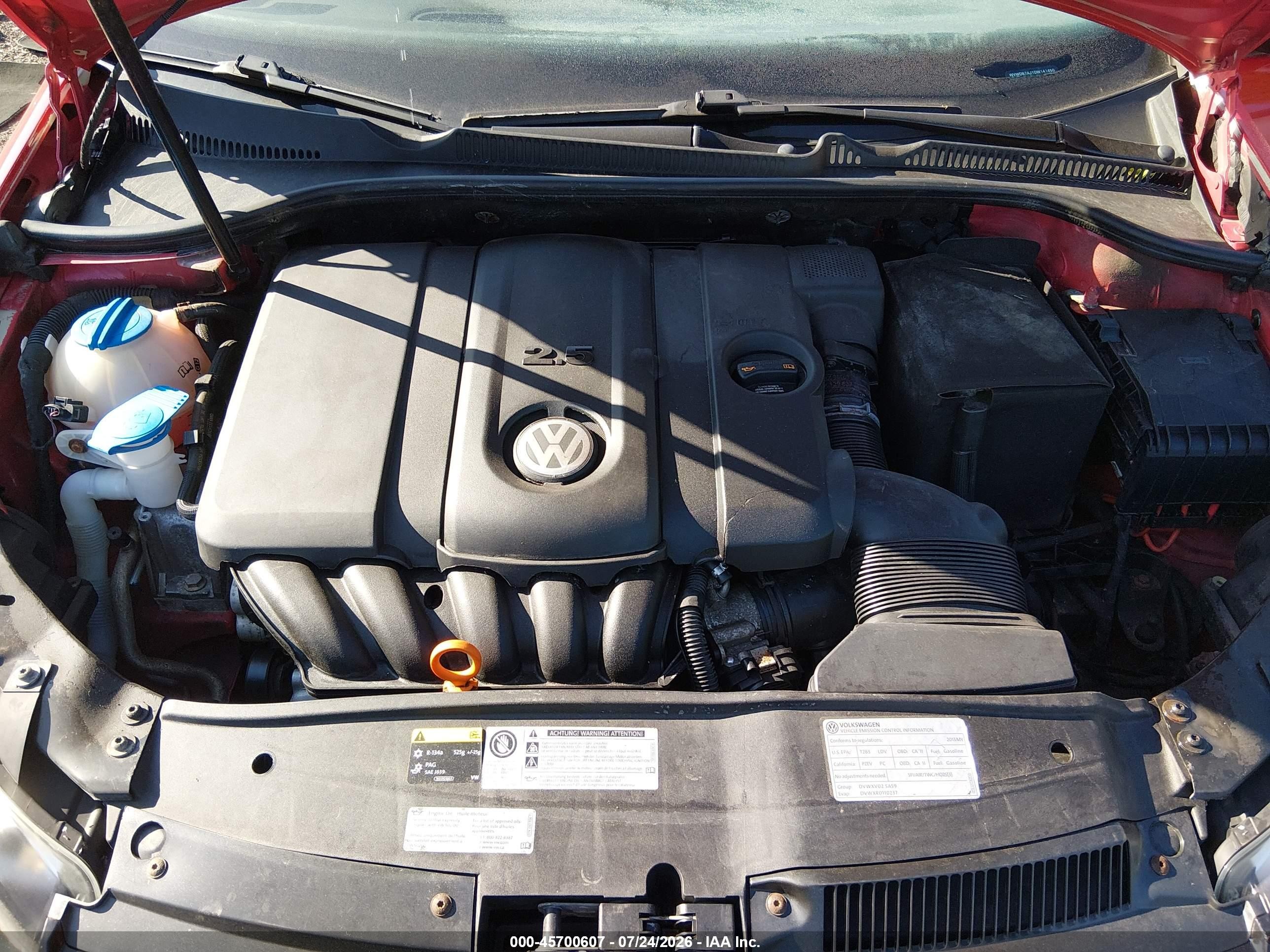 2013 Volkswagen Golf 2.5l 4-door Red vin: WVWDB7AJ1DW141450