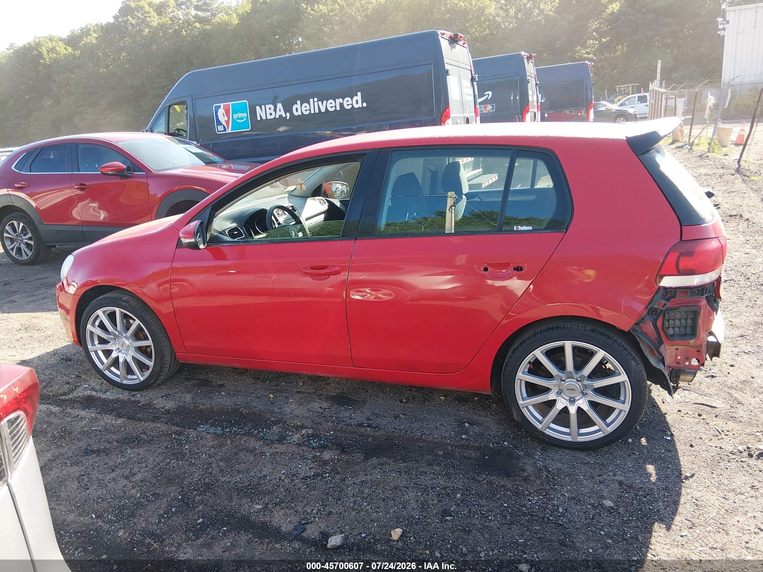 2013 Volkswagen Golf 2.5l 4-door Red vin: WVWDB7AJ1DW141450