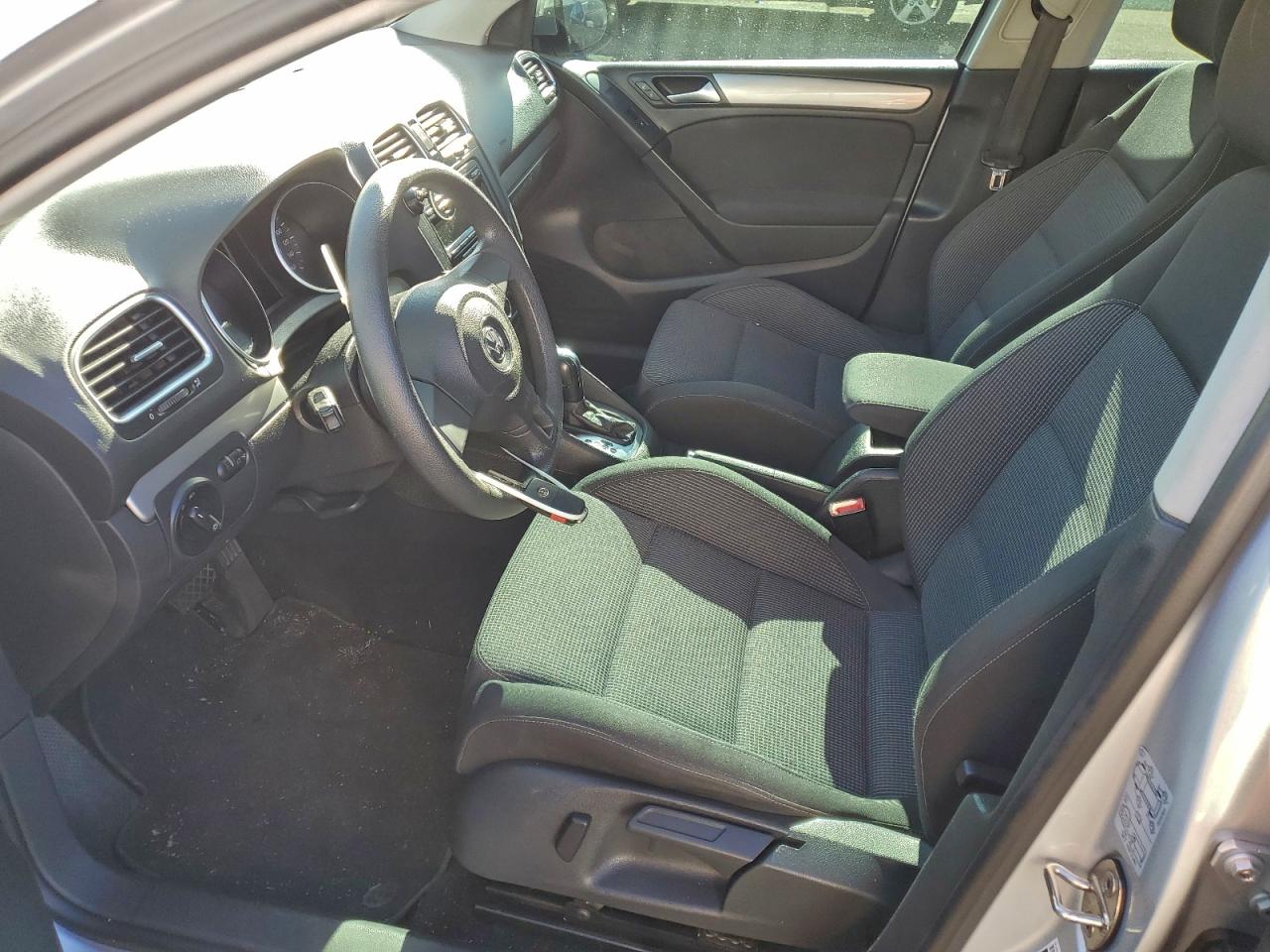 2014 Volkswagen Golf Silver vin: WVWDB7AJ1EW005692