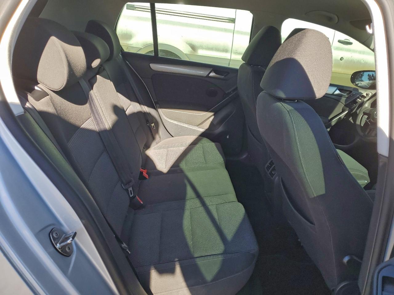 2014 Volkswagen Golf Silver vin: WVWDB7AJ1EW005692