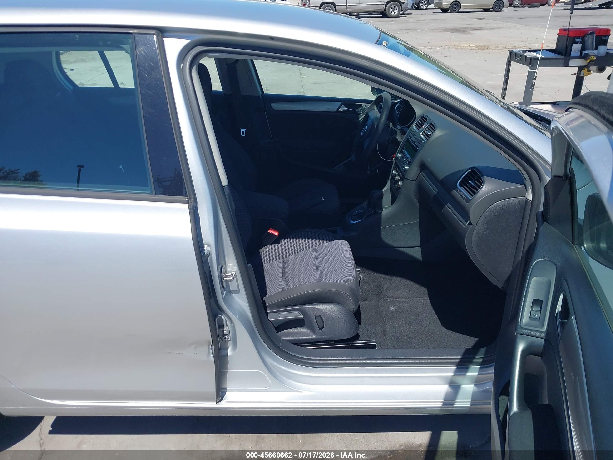 2013 Volkswagen Golf 2.5l 4-door Gray vin: WVWDB7AJ2DW130506