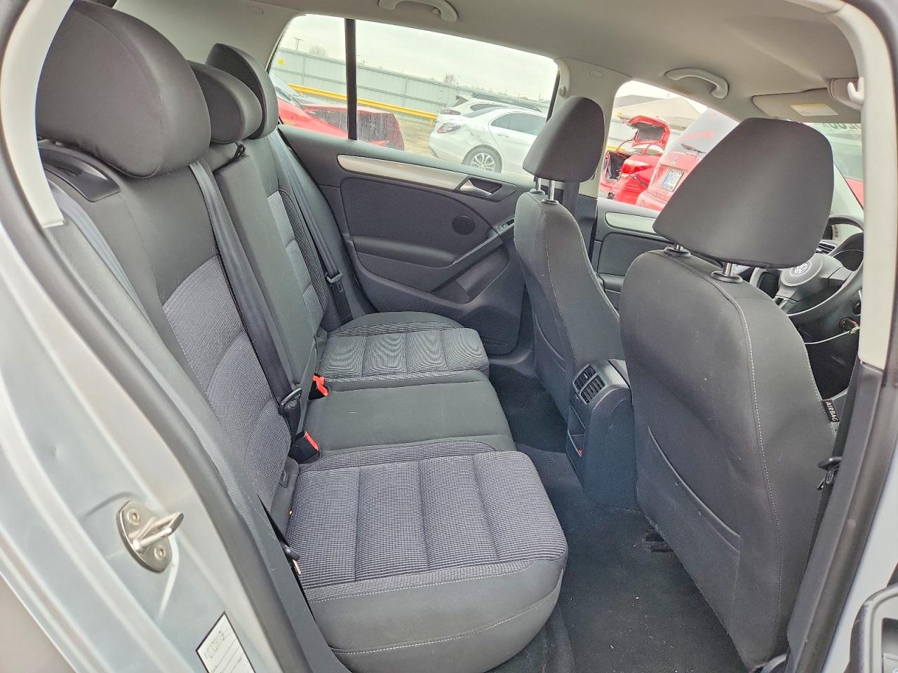 2014 Volkswagen Golf Silver vin: WVWDB7AJ2EW005507