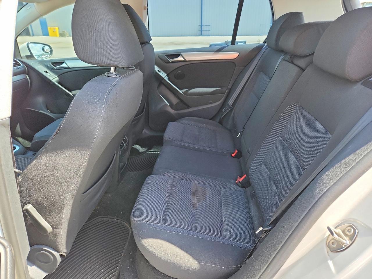 2014 Volkswagen Golf White vin: WVWDB7AJ2EW007970