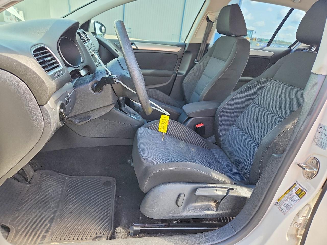 2014 Volkswagen Golf White vin: WVWDB7AJ2EW007970