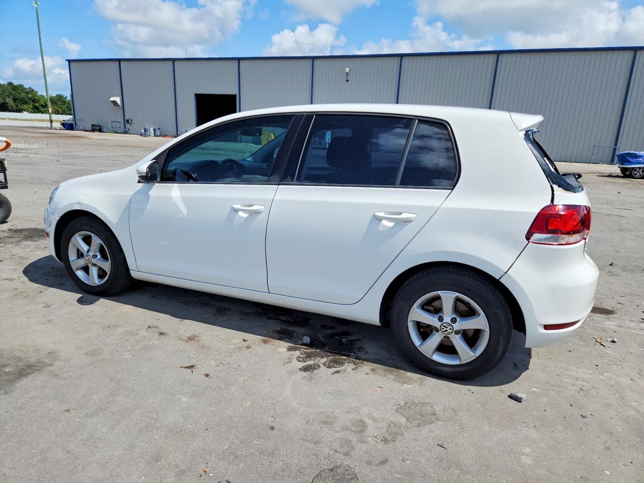 2014 Volkswagen Golf White vin: WVWDB7AJ2EW007970