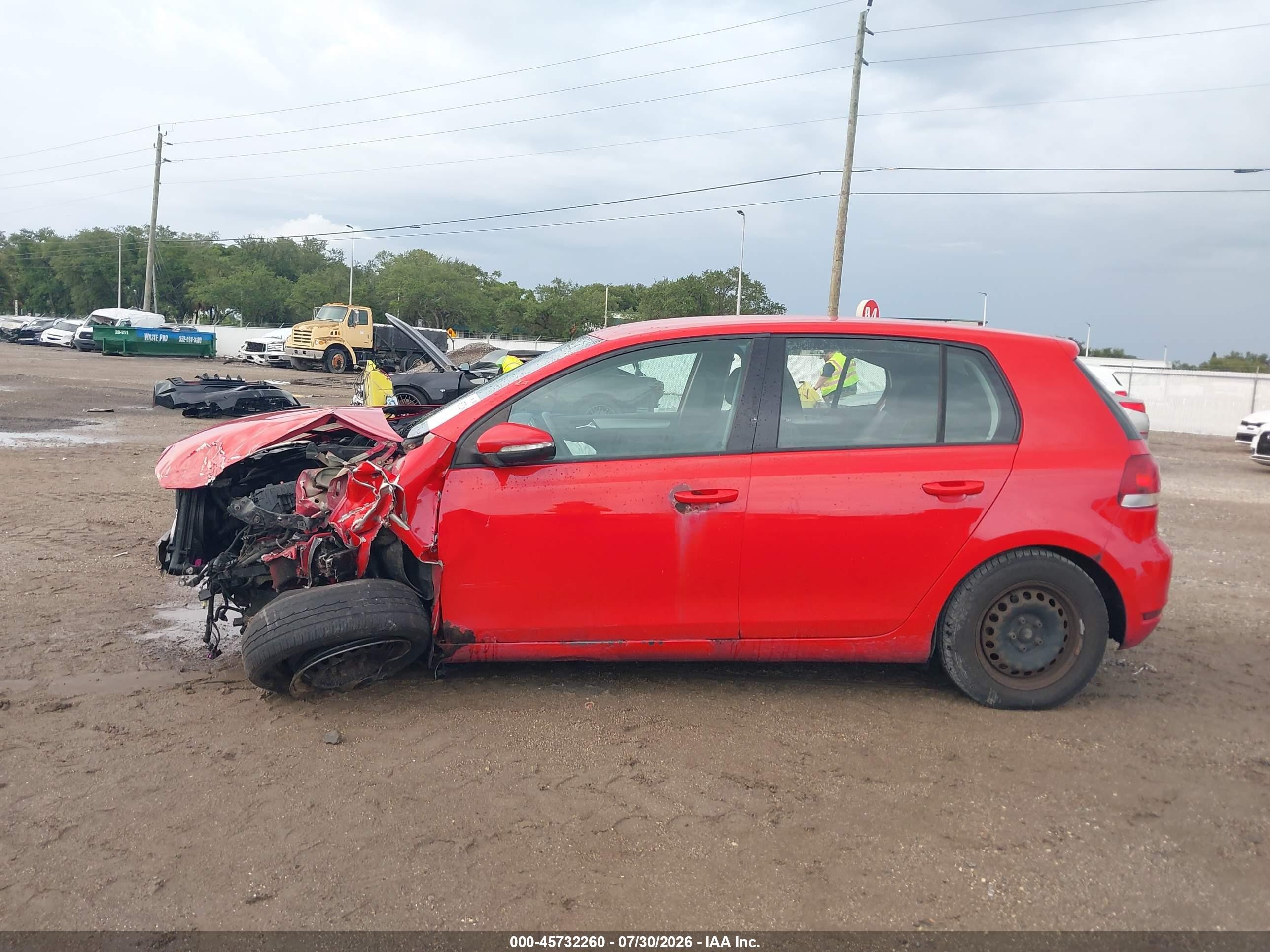 2012 Volkswagen Golf 2.5l 4-door Red vin: WVWDB7AJ3CW122655