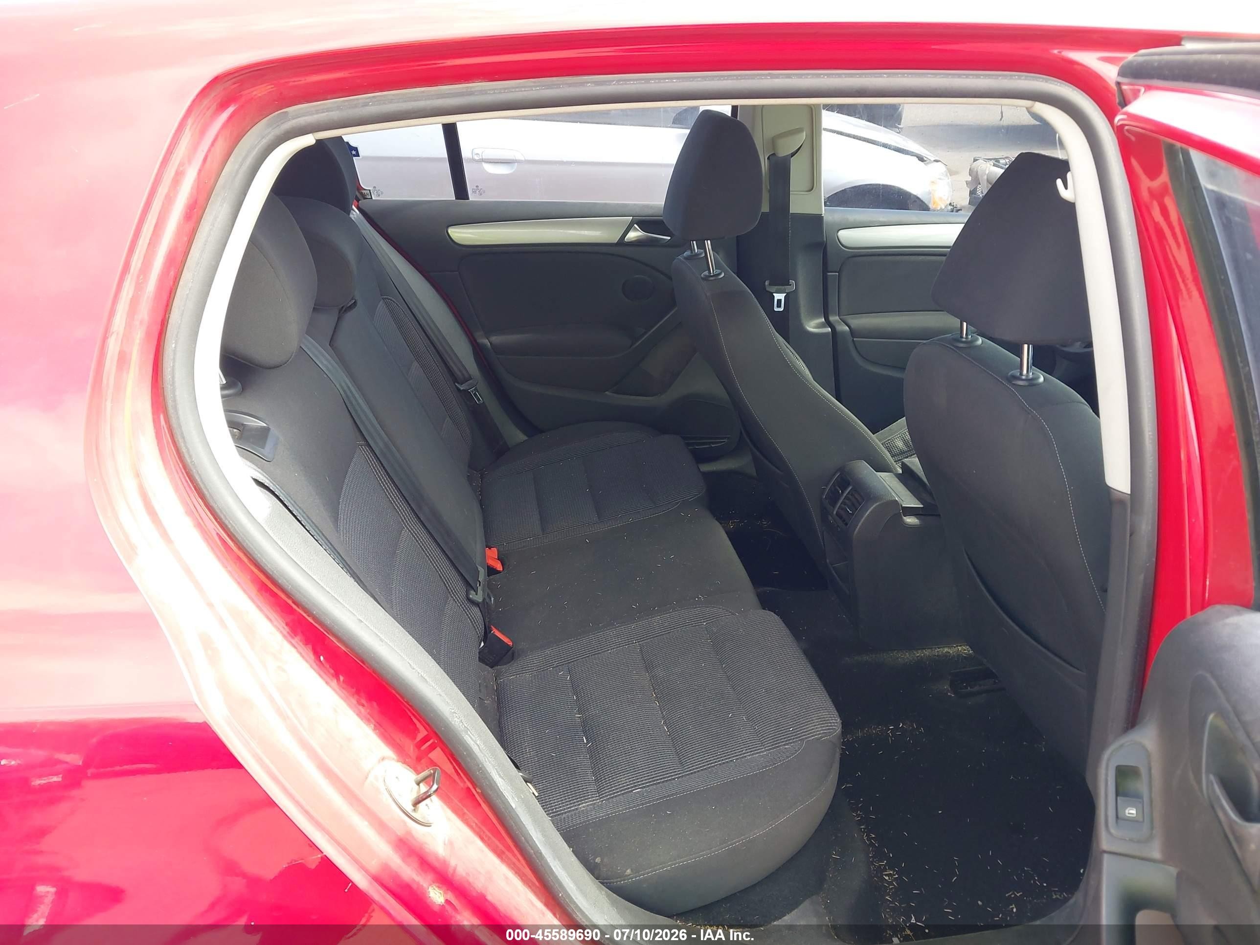 2012 Volkswagen Golf 2.5l 4-door Red vin: WVWDB7AJ3CW282602