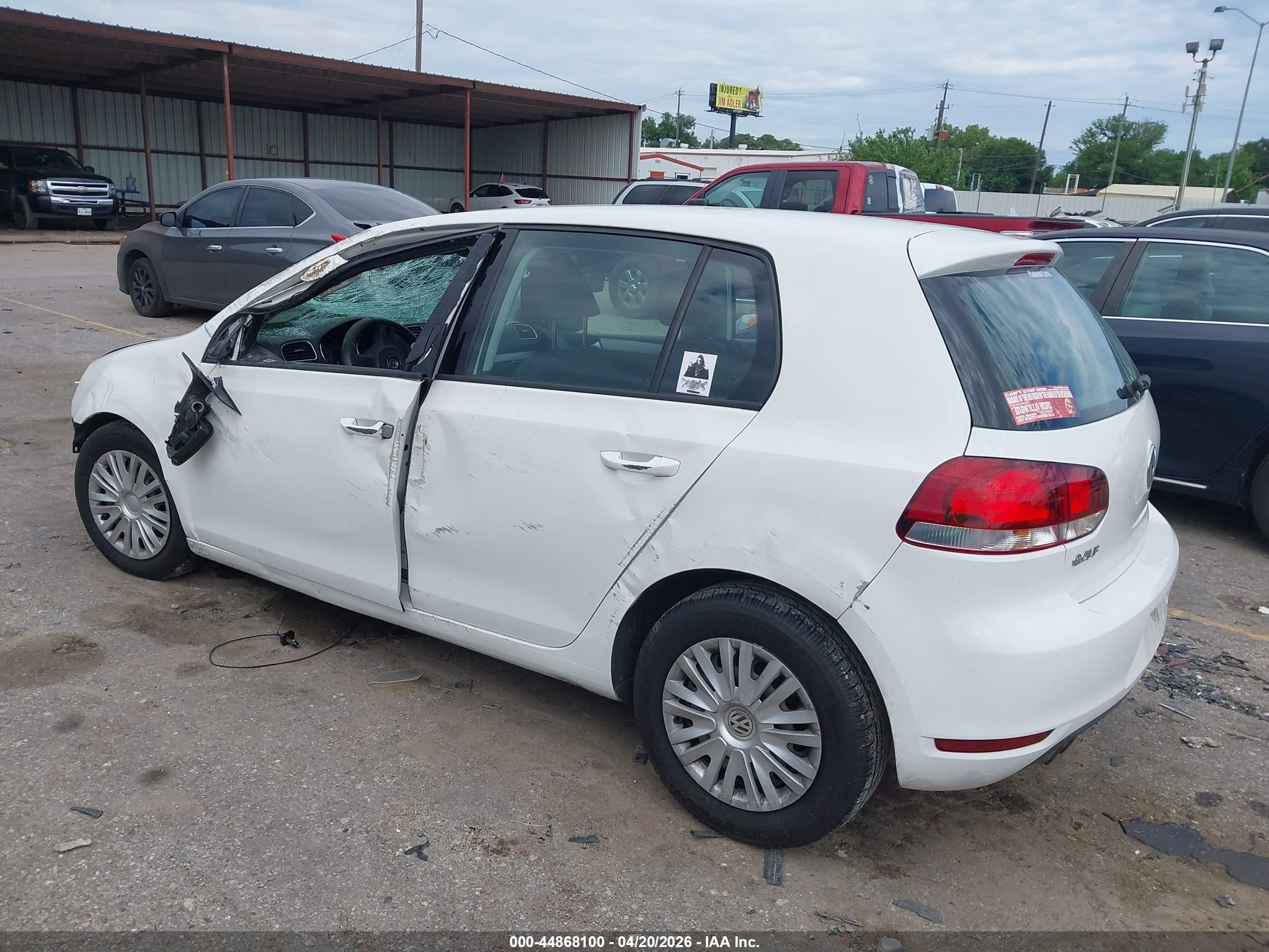 2013 Volkswagen Golf 2.5l 4-door Белый vin: WVWDB7AJ3DW095796