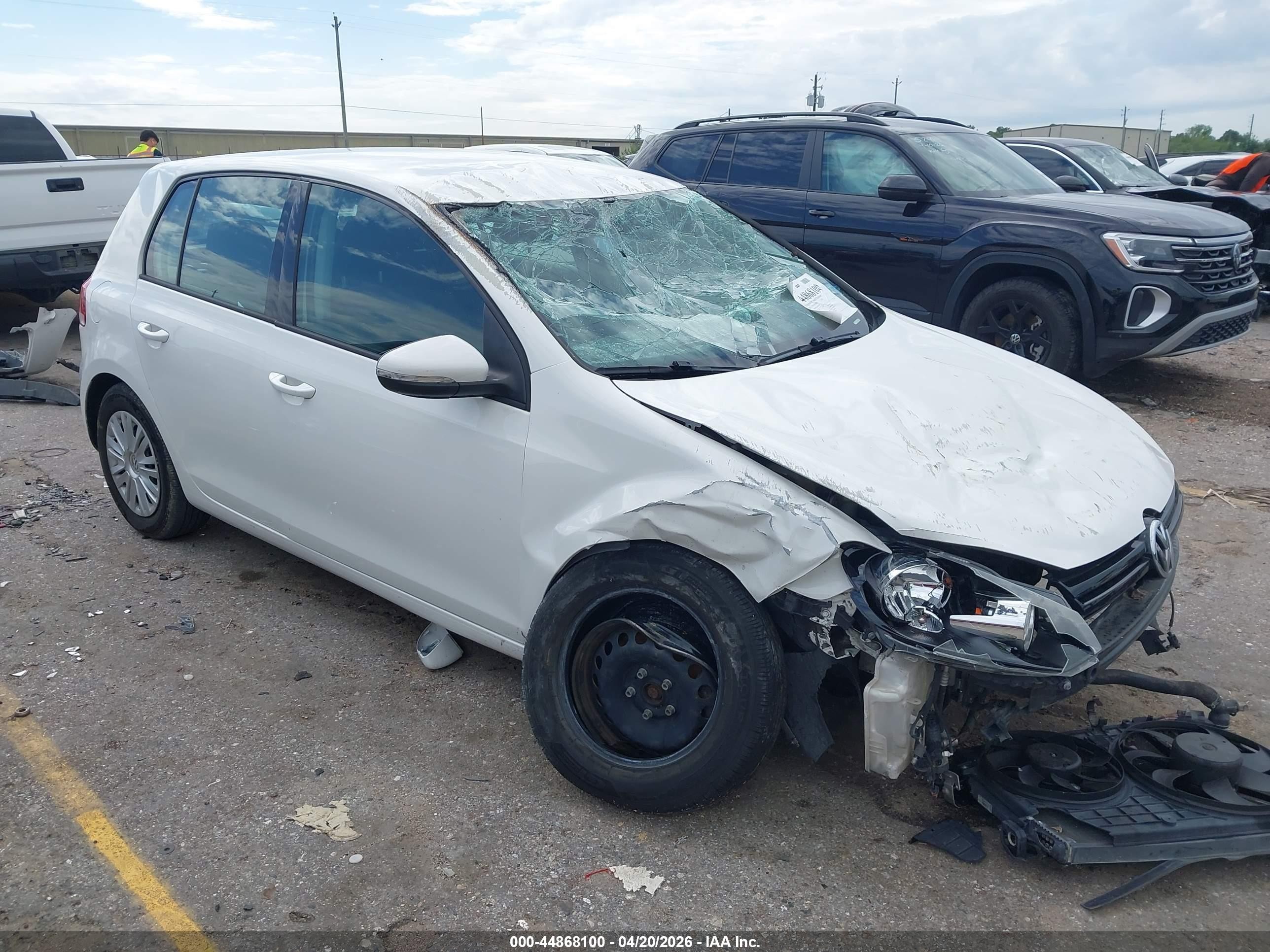 2013 Volkswagen Golf 2.5l 4-door White vin: WVWDB7AJ3DW095796